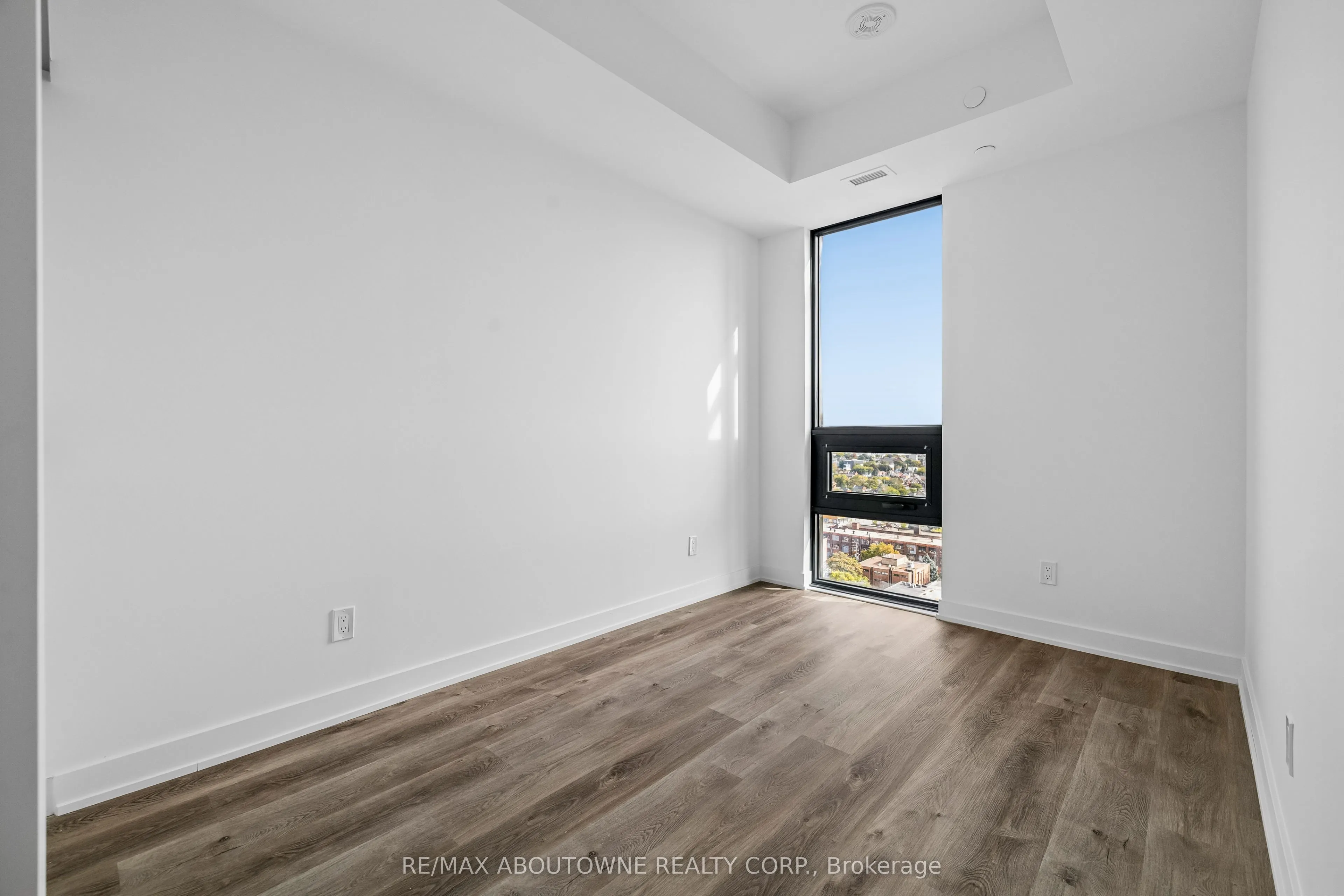 91 John Street N #1802