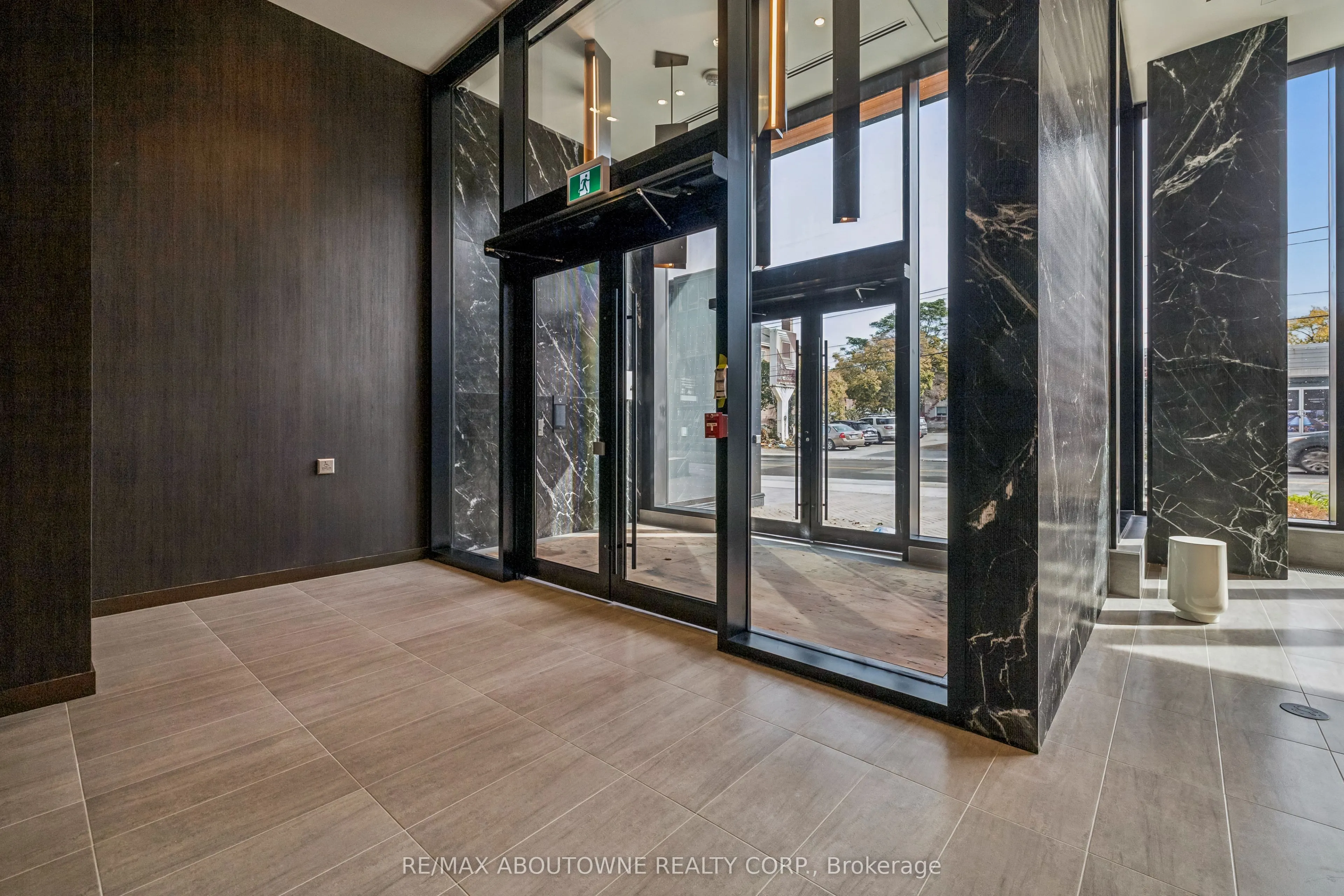 91 John Street N #1802