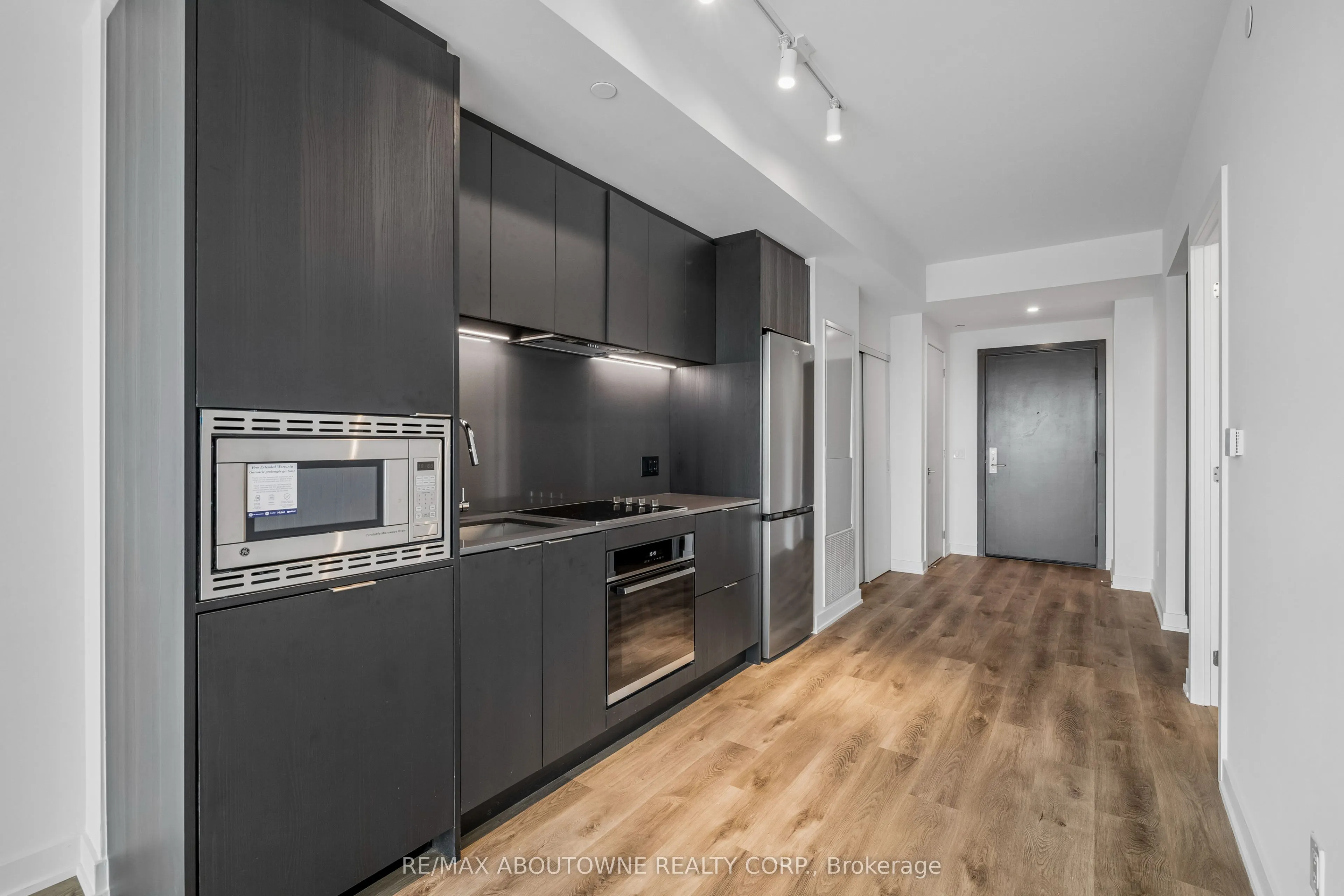 91 John Street N #1802