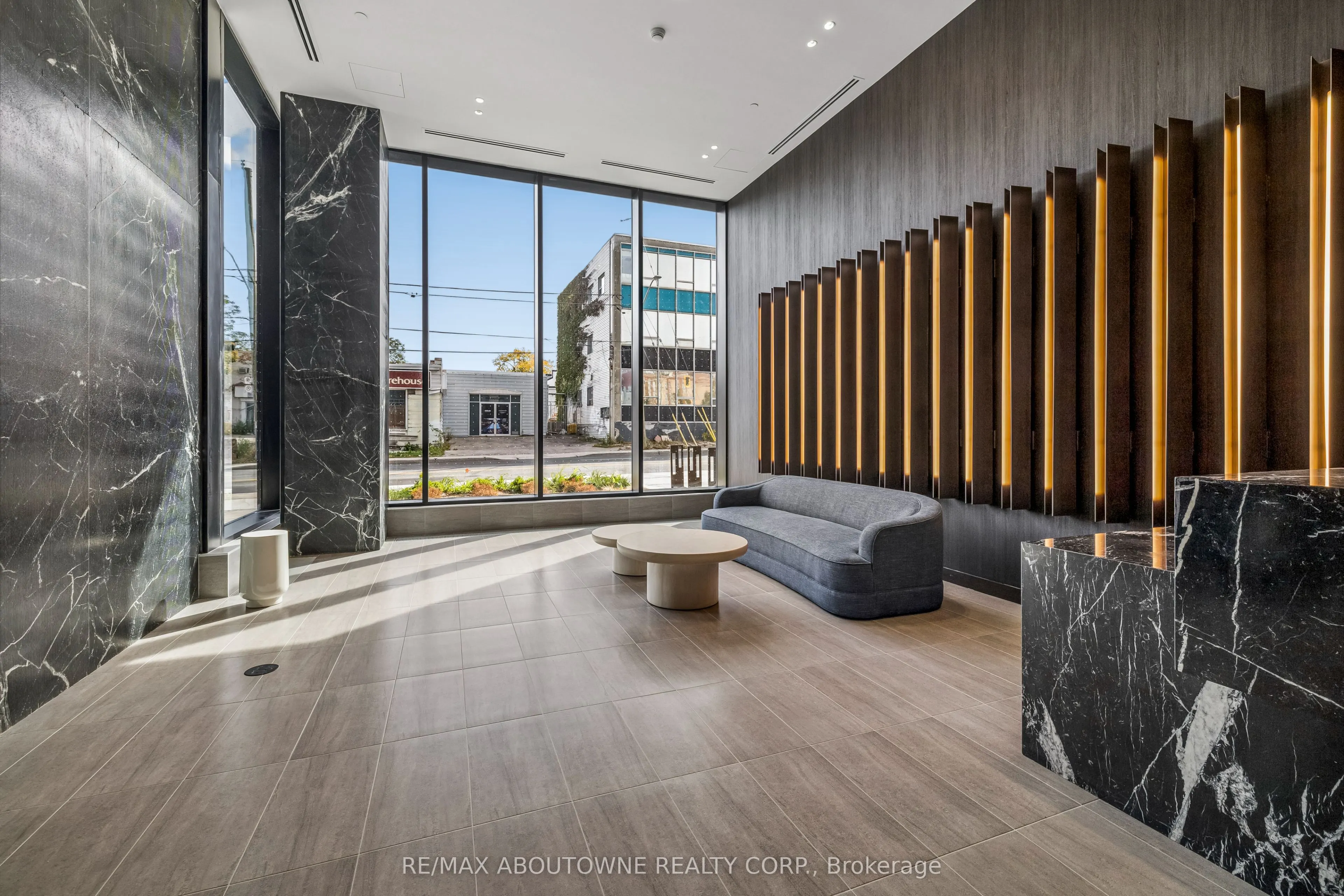 91 John Street N #1802