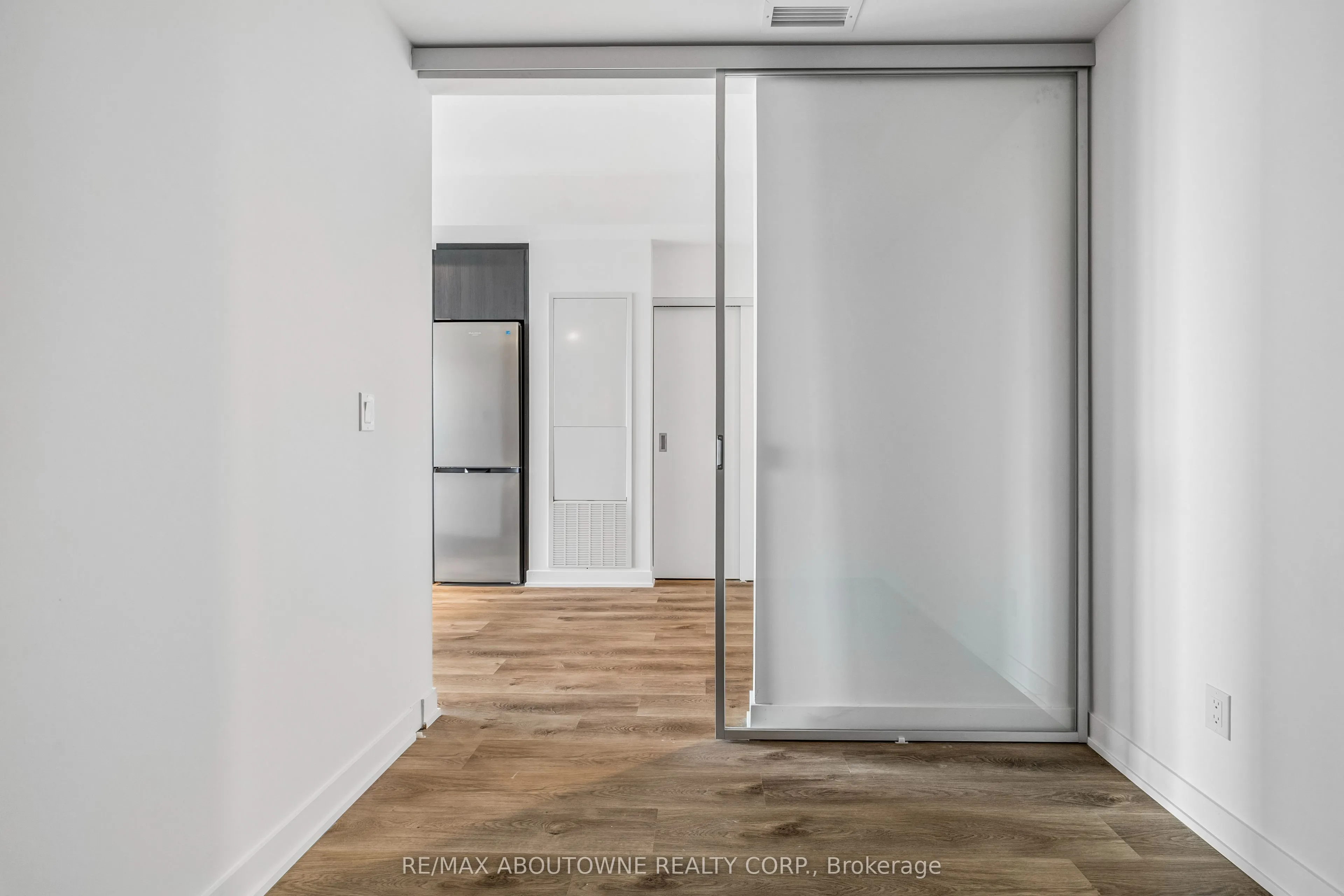 91 John Street N #1802