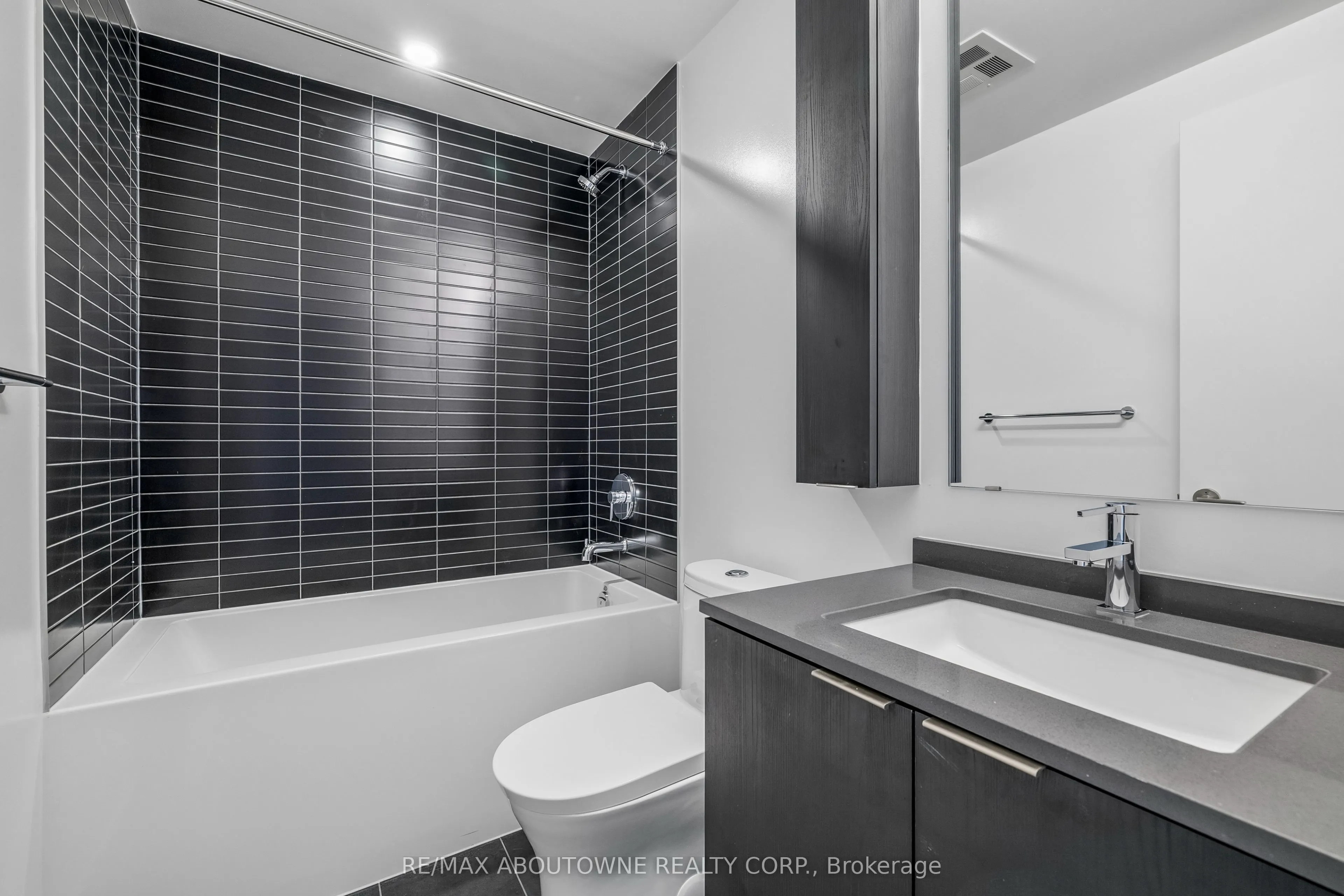 91 John Street N #1802