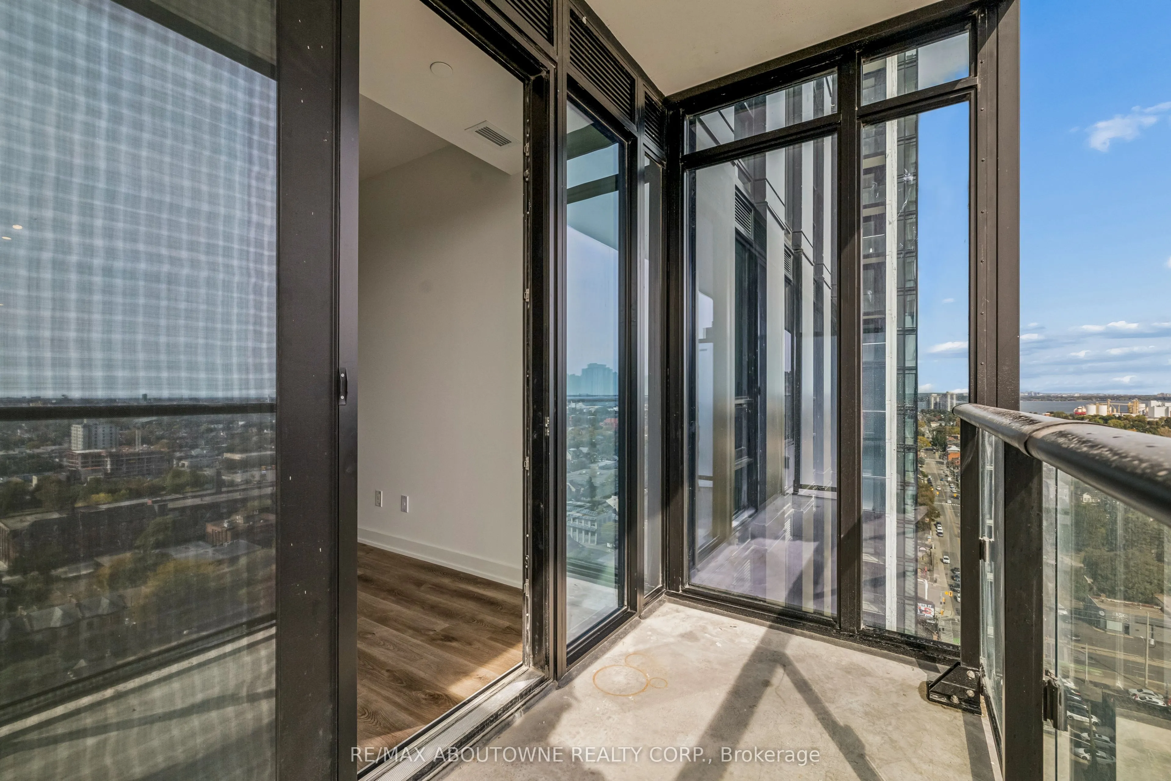 91 John Street N #1802