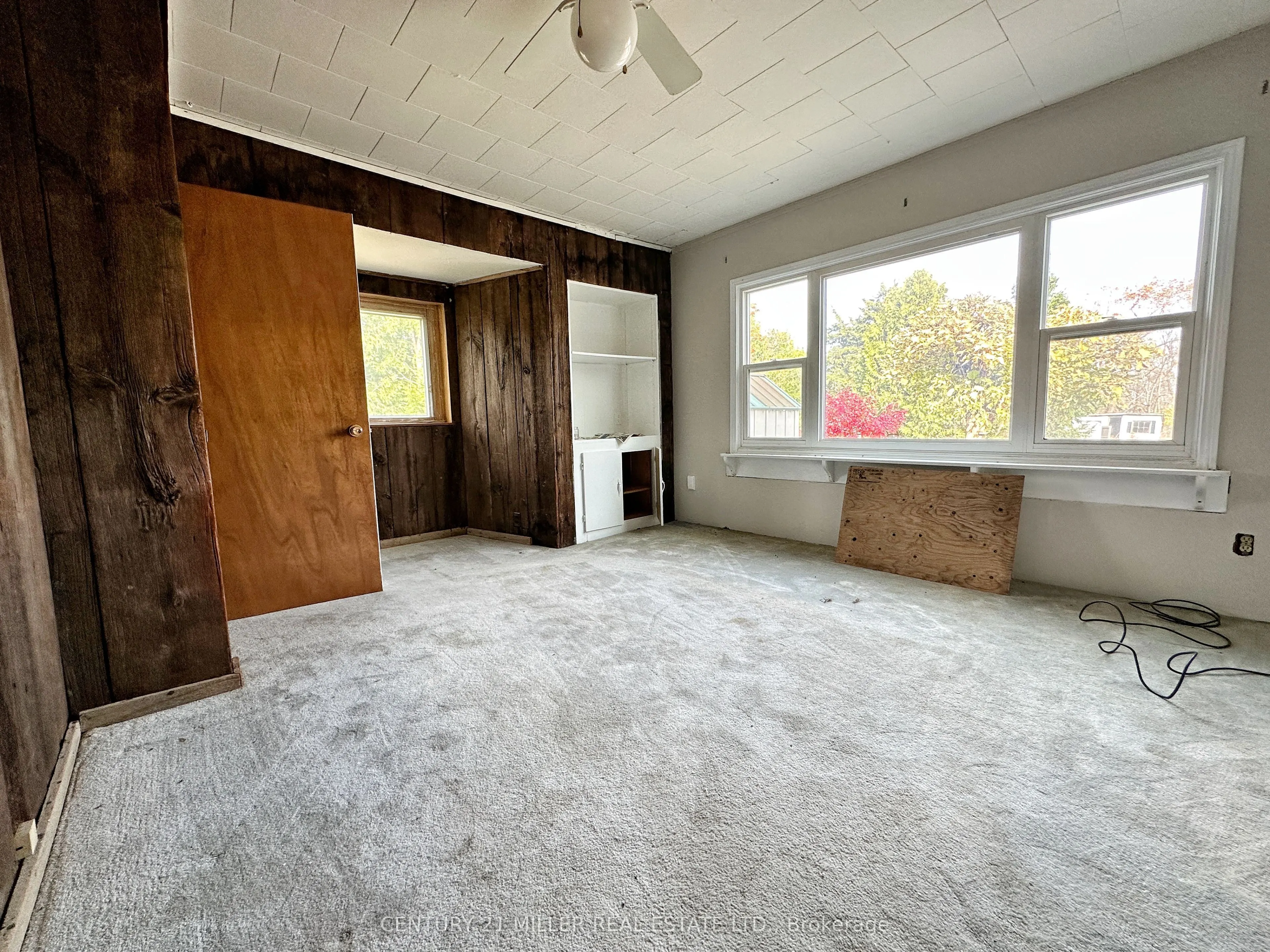 49 Ridge Road E