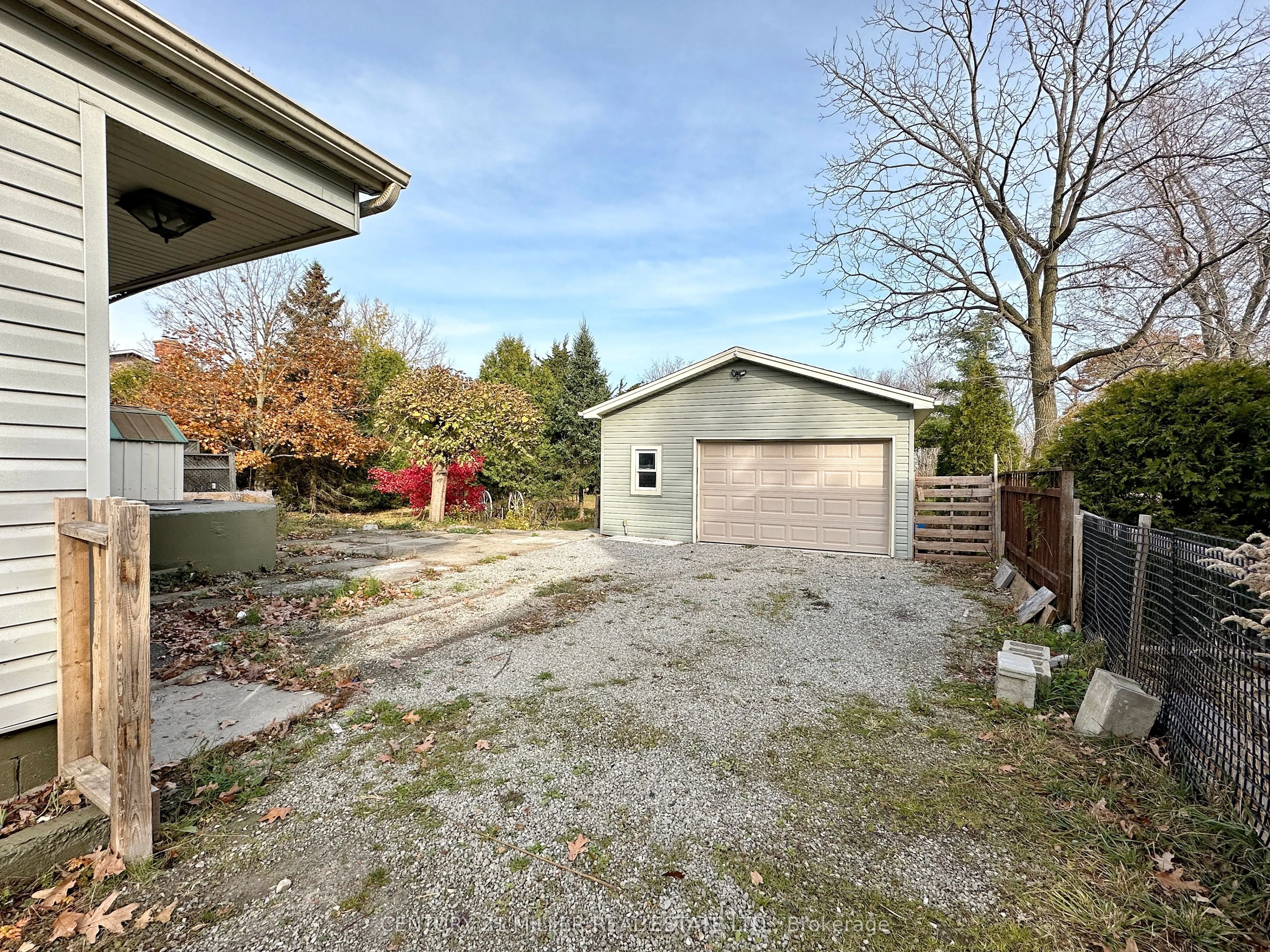 49 Ridge Road E