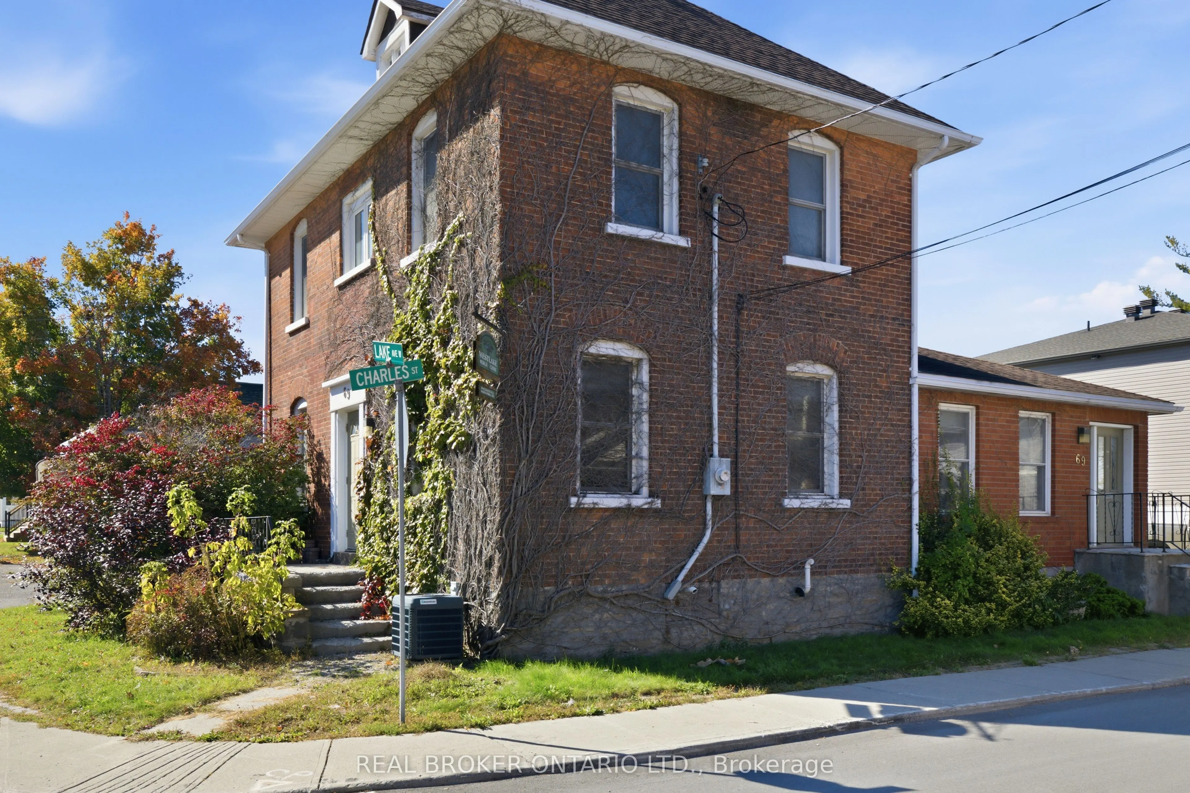 69 Lake Avenue W