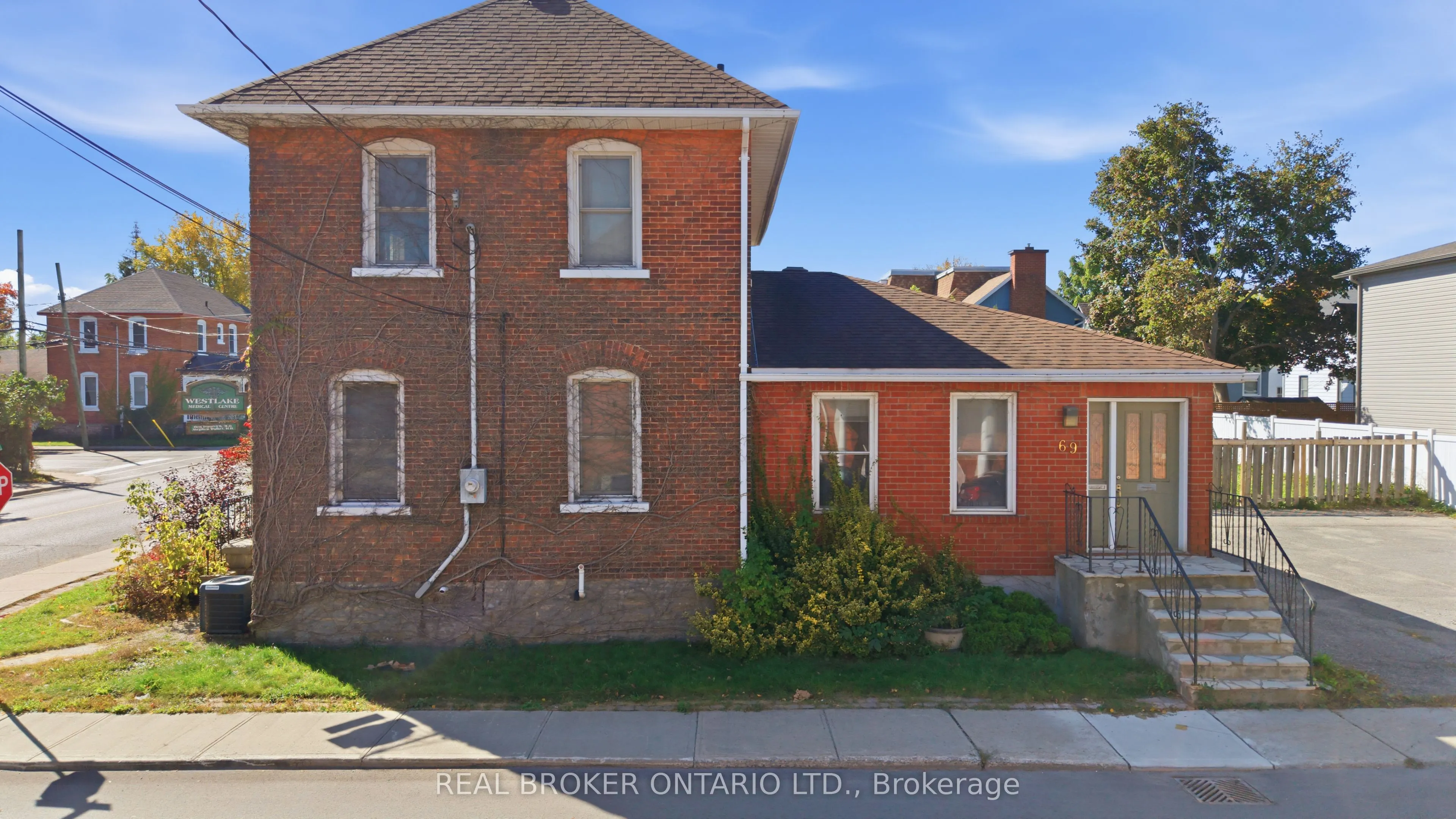69 Lake Avenue W