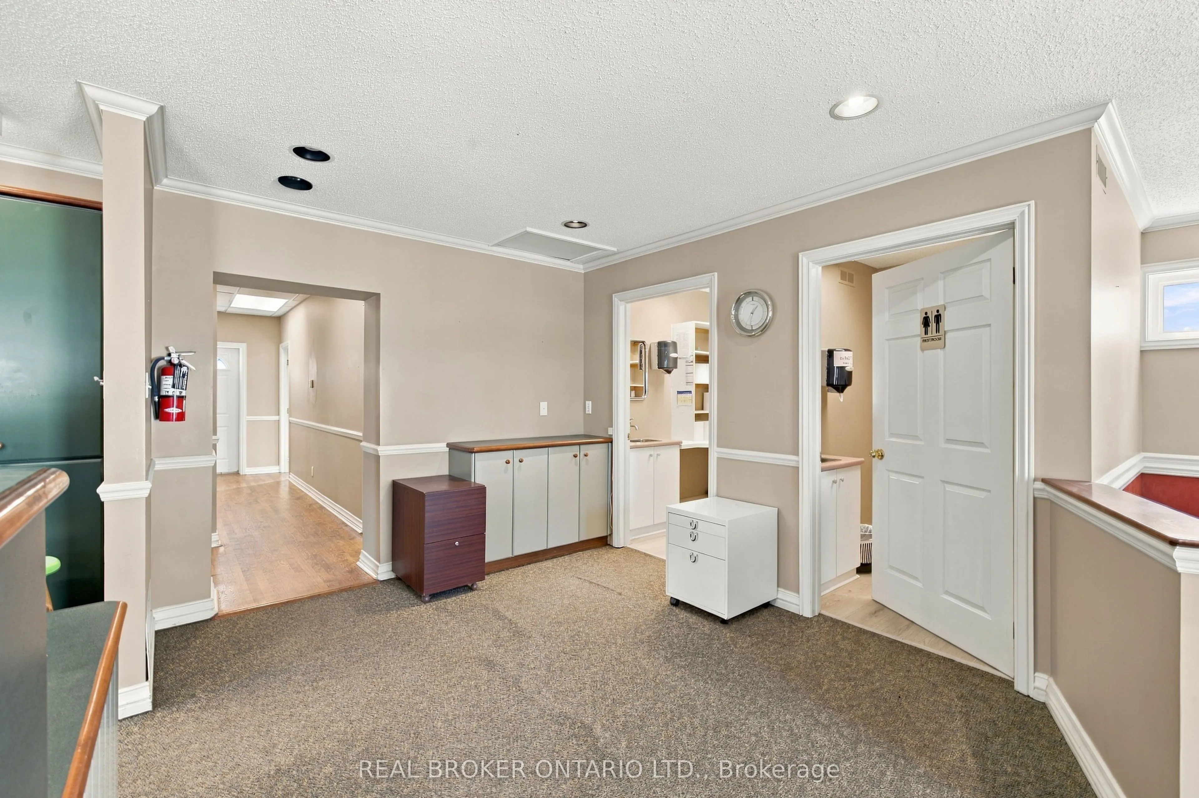 69 Lake Avenue W