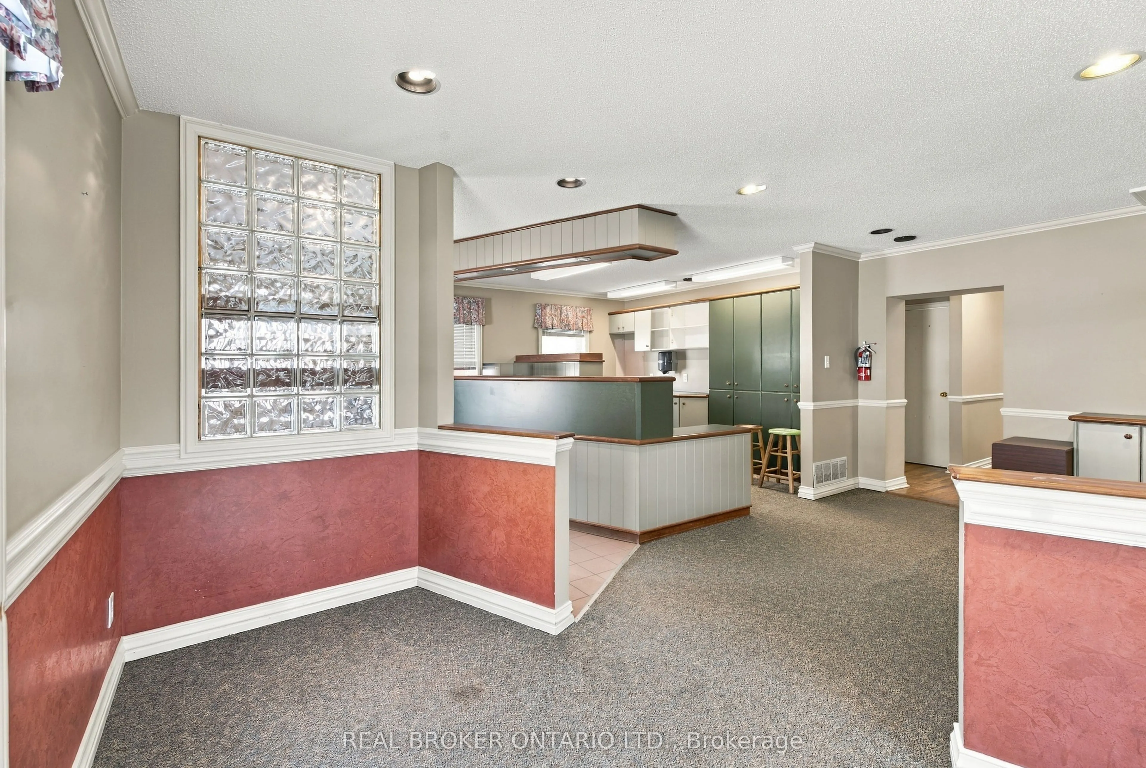 69 Lake Avenue W