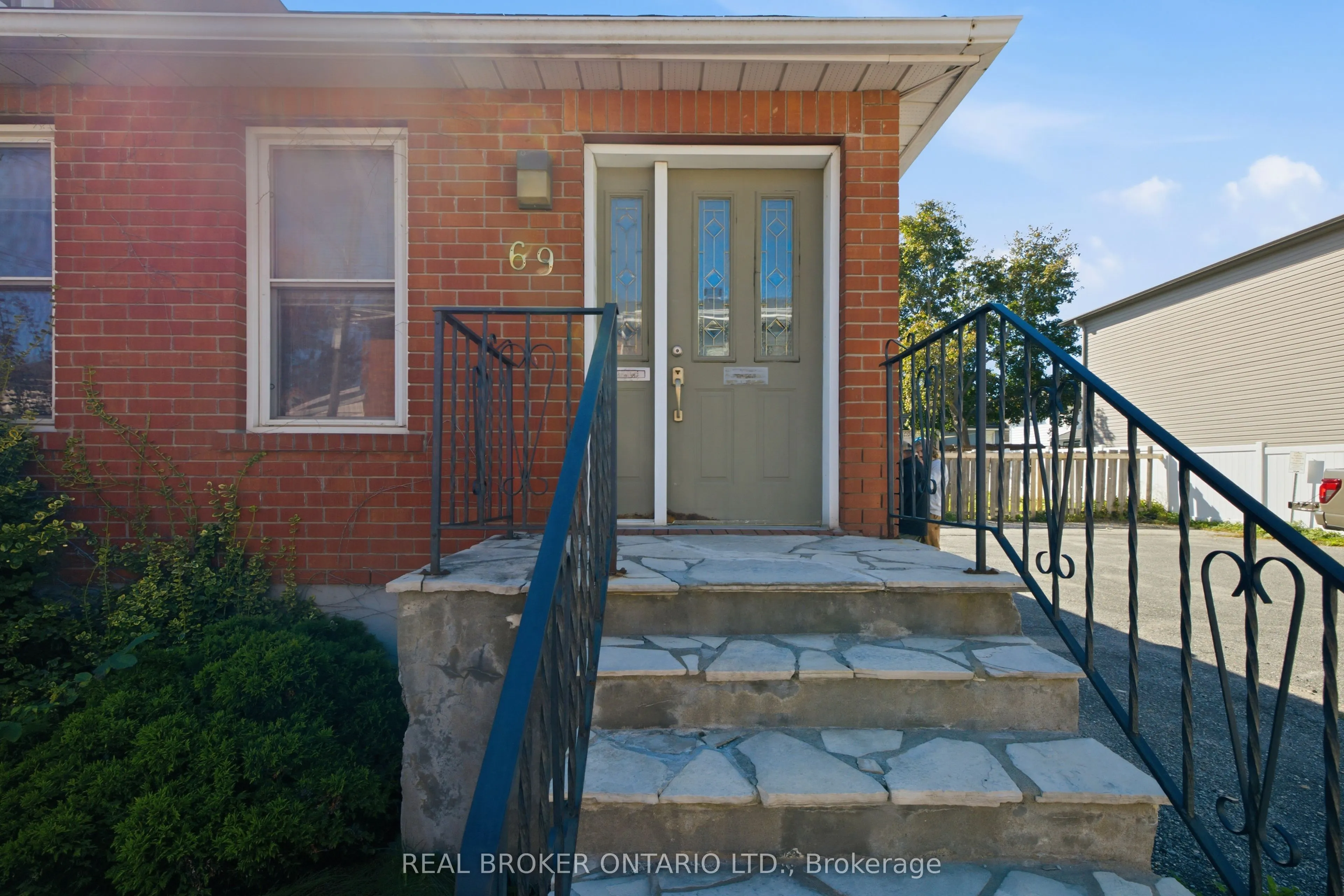 69 Lake Avenue W