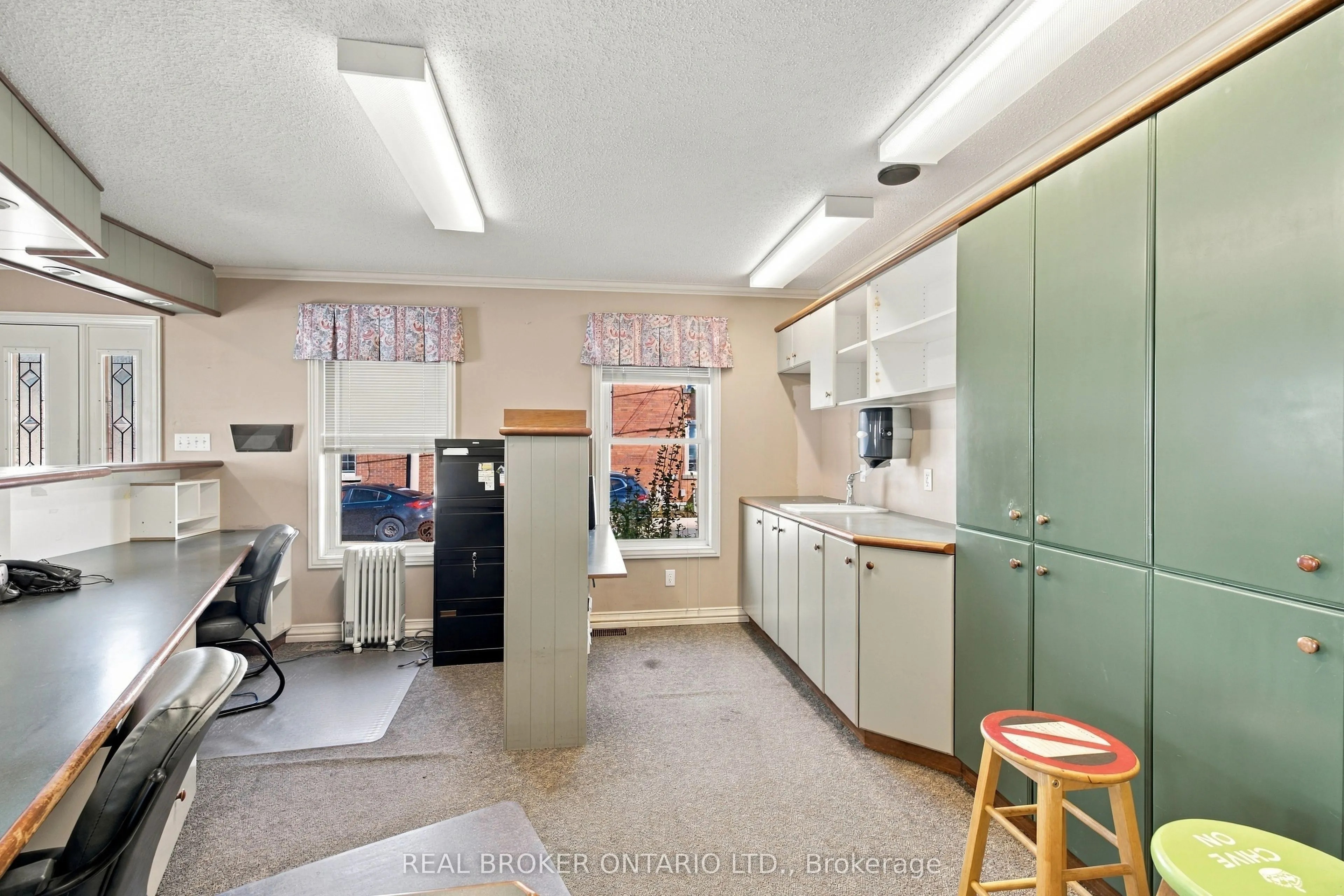 69 Lake Avenue W