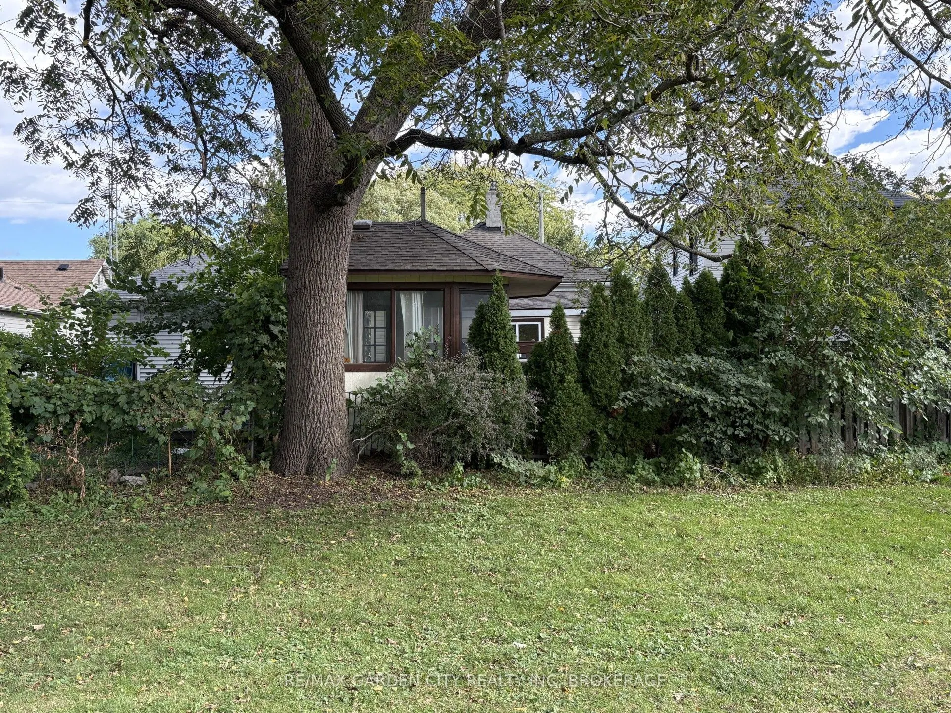 15 Rodman Street