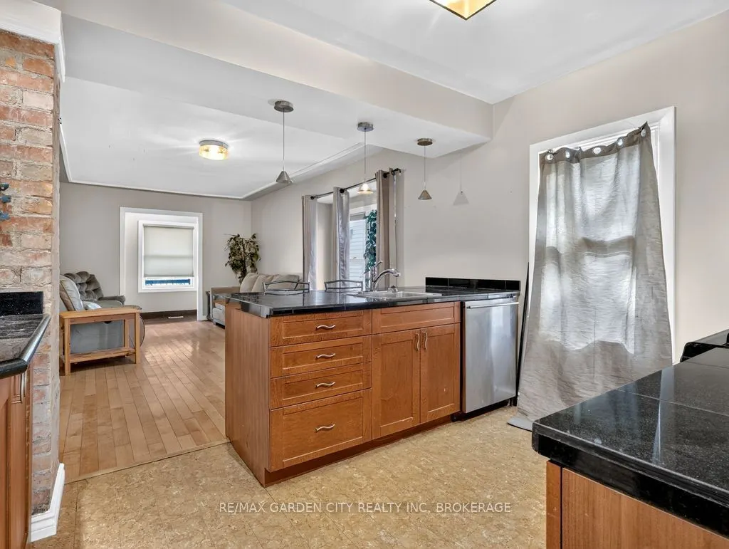 15 Rodman Street