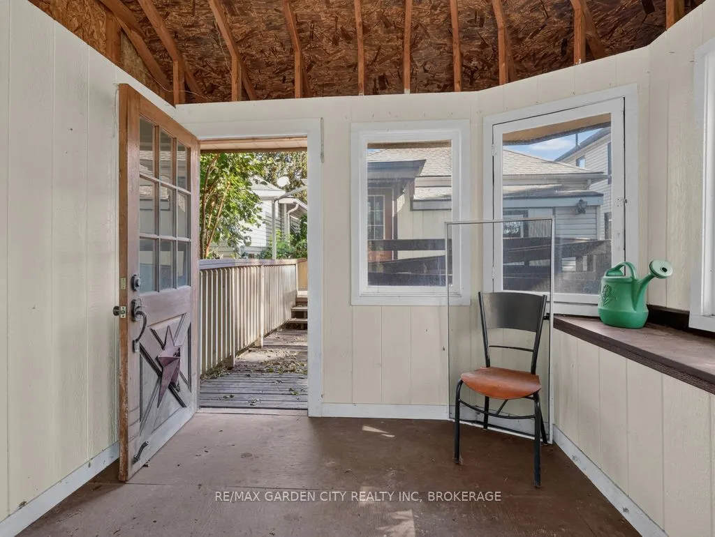 15 Rodman Street