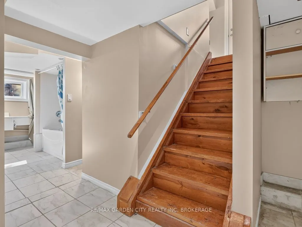 15 Rodman Street