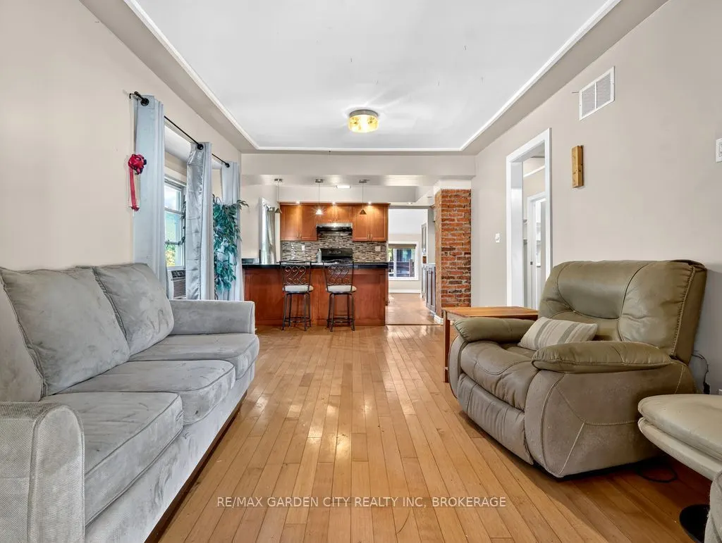 15 Rodman Street