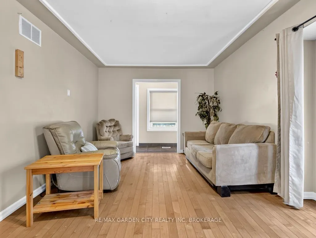 15 Rodman Street