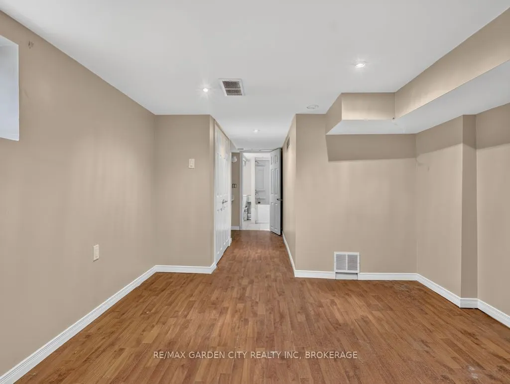 15 Rodman Street