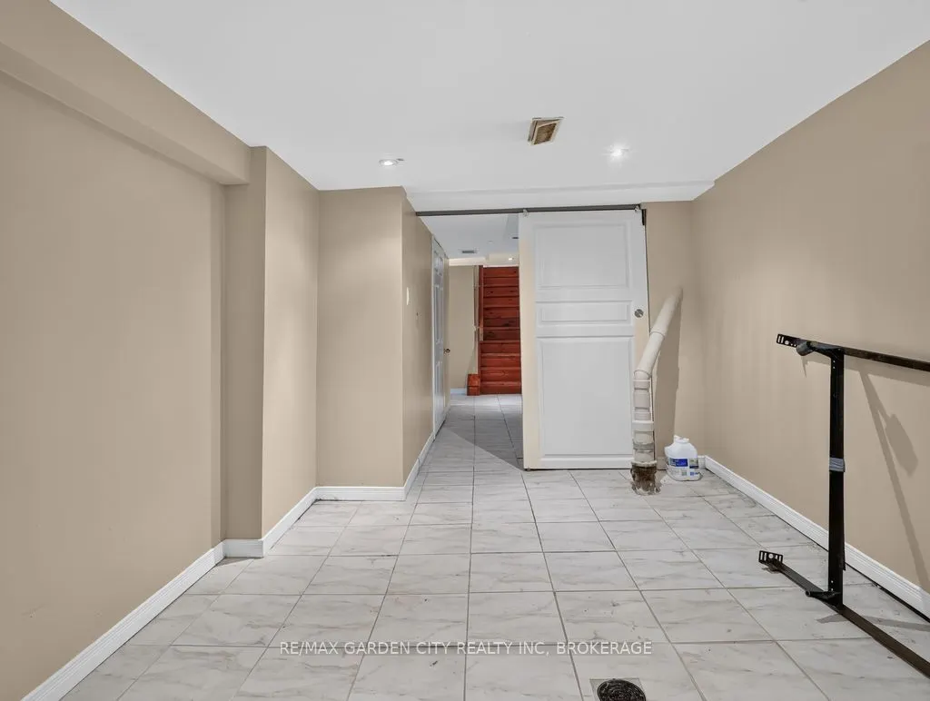 15 Rodman Street