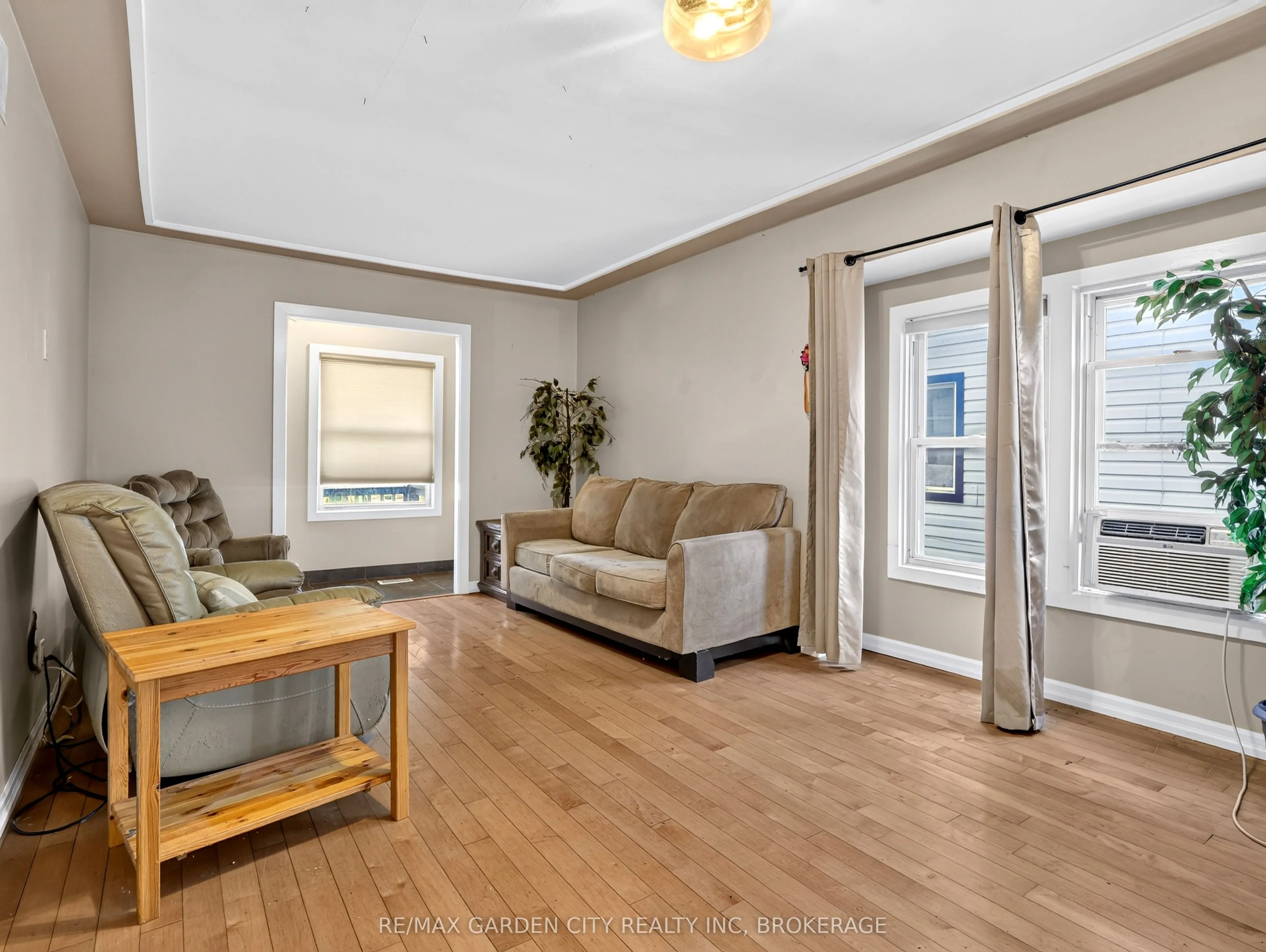 15 Rodman Street