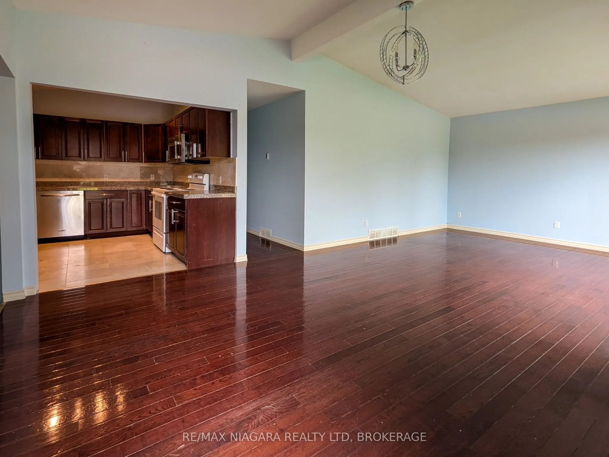 6122 Mayfair Drive