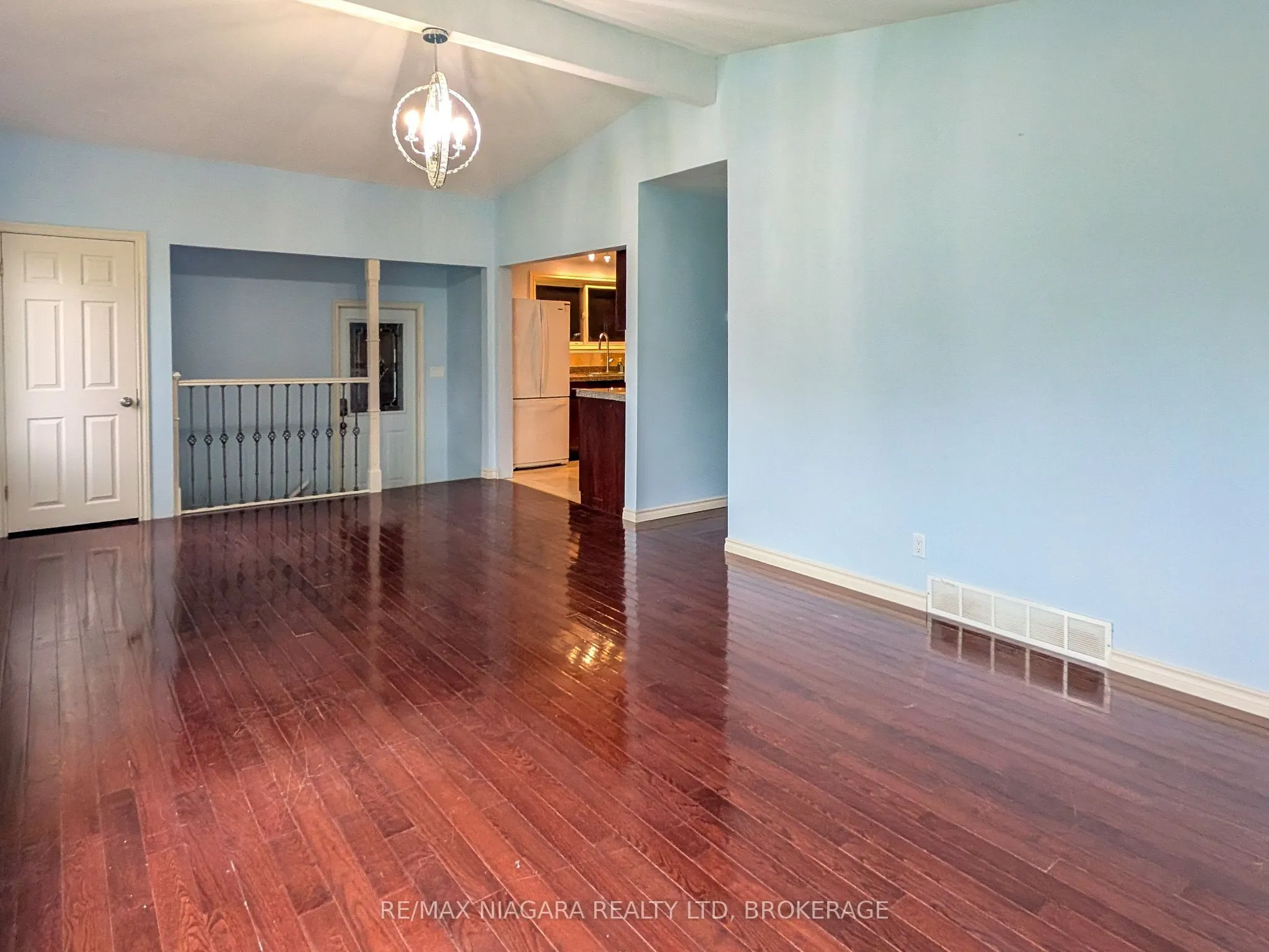 6122 Mayfair Drive