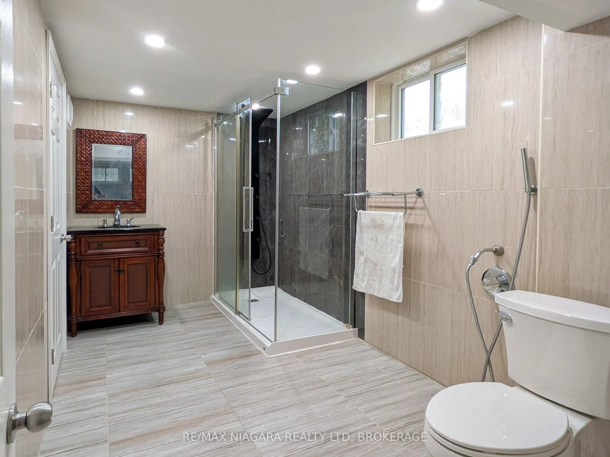 6122 Mayfair Drive