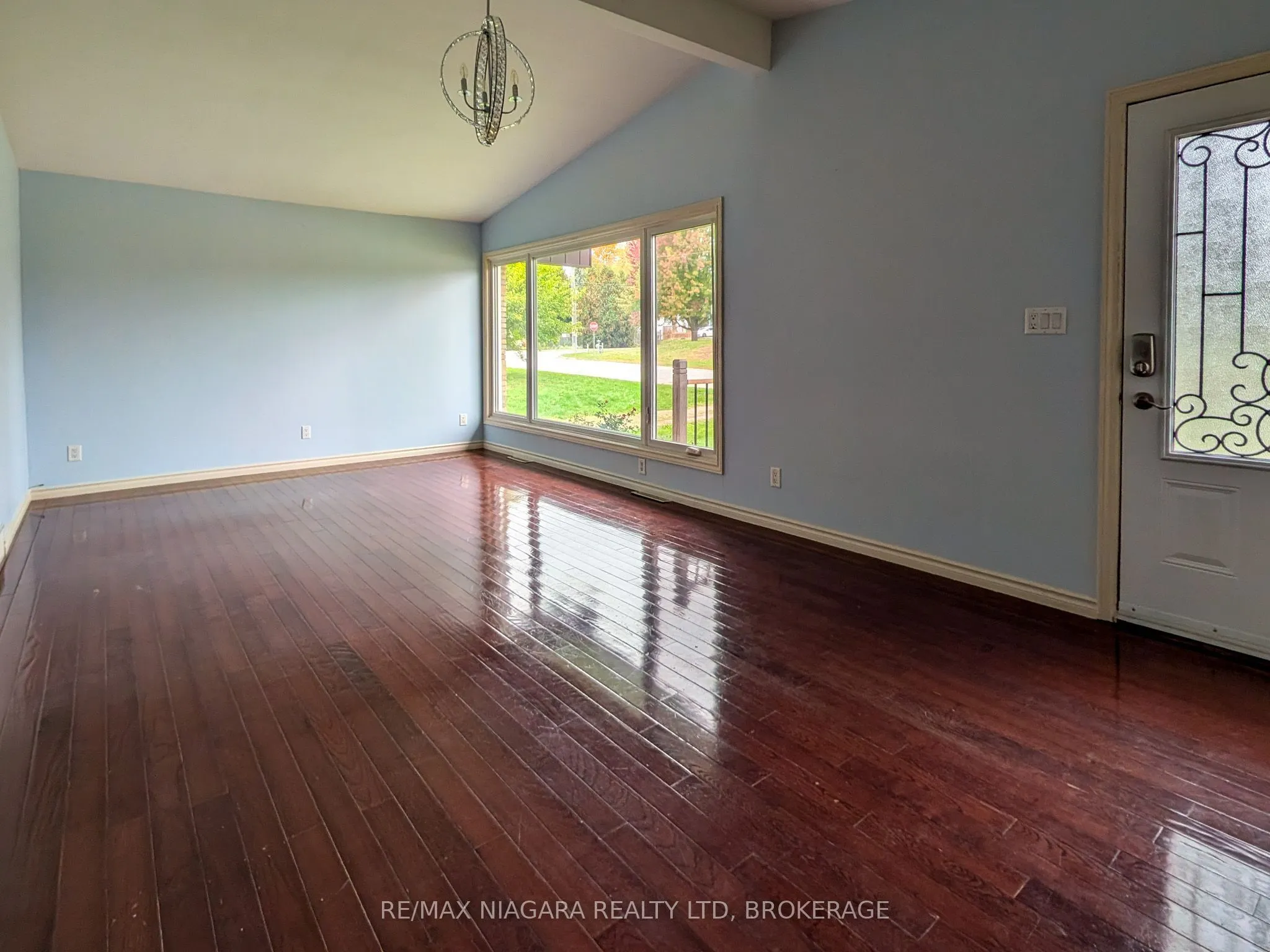 6122 Mayfair Drive