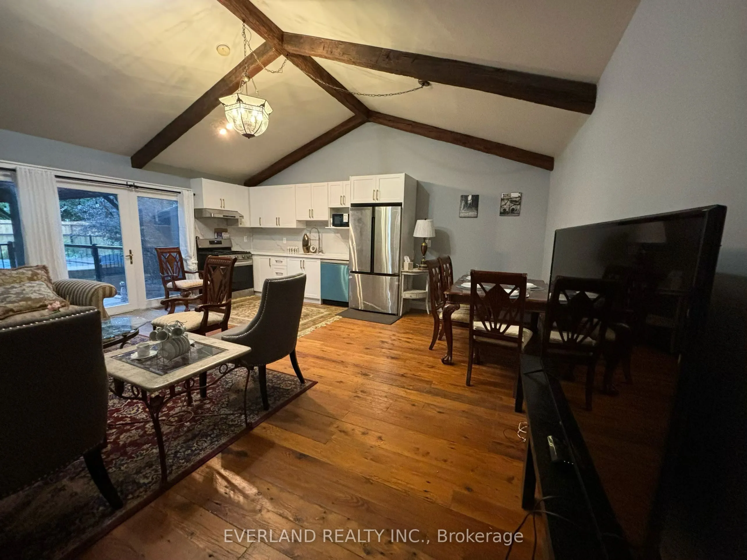 3369 St Paul Avenue #prime bedroom