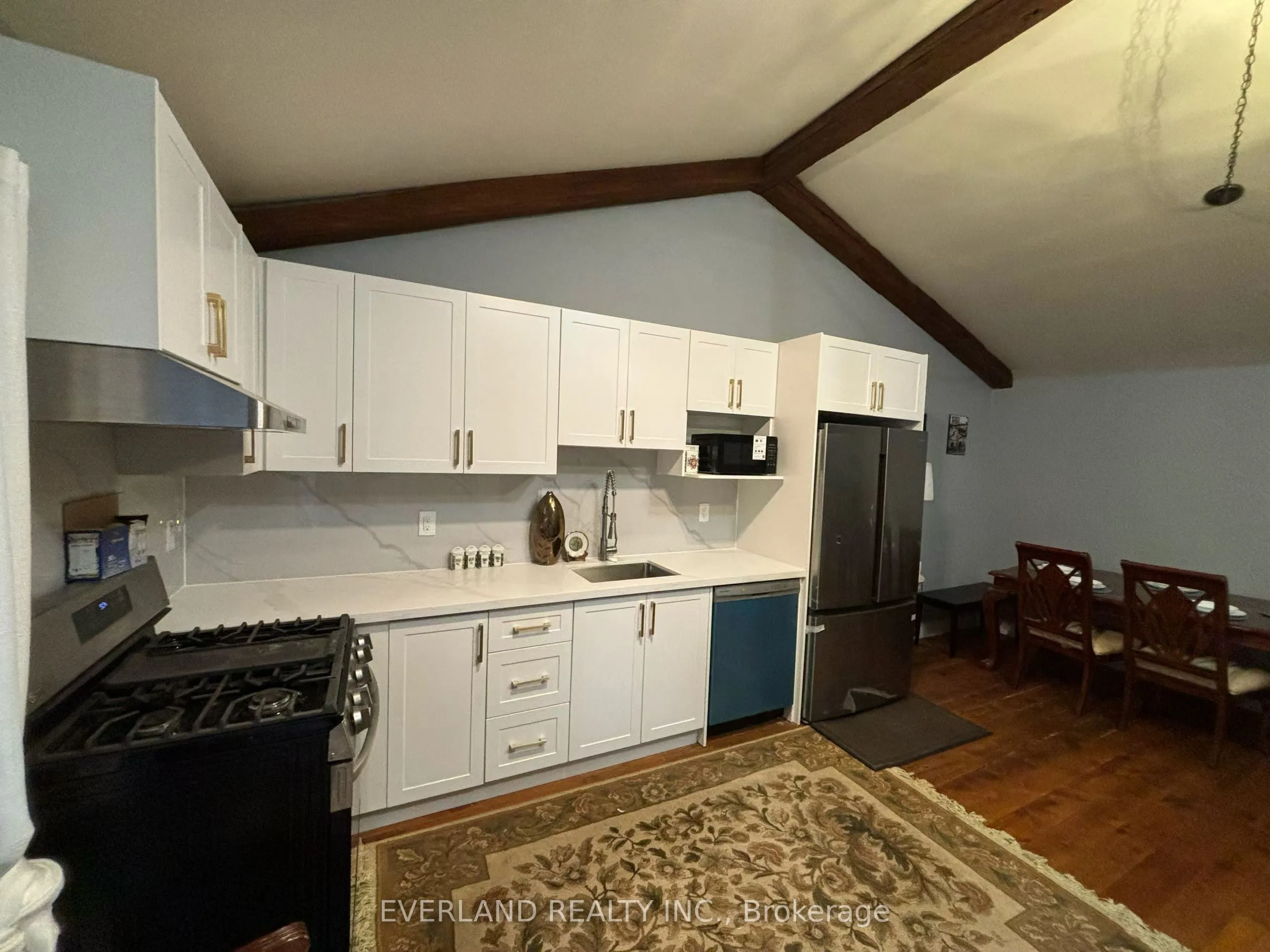 3369 St Paul Avenue #prime bedroom