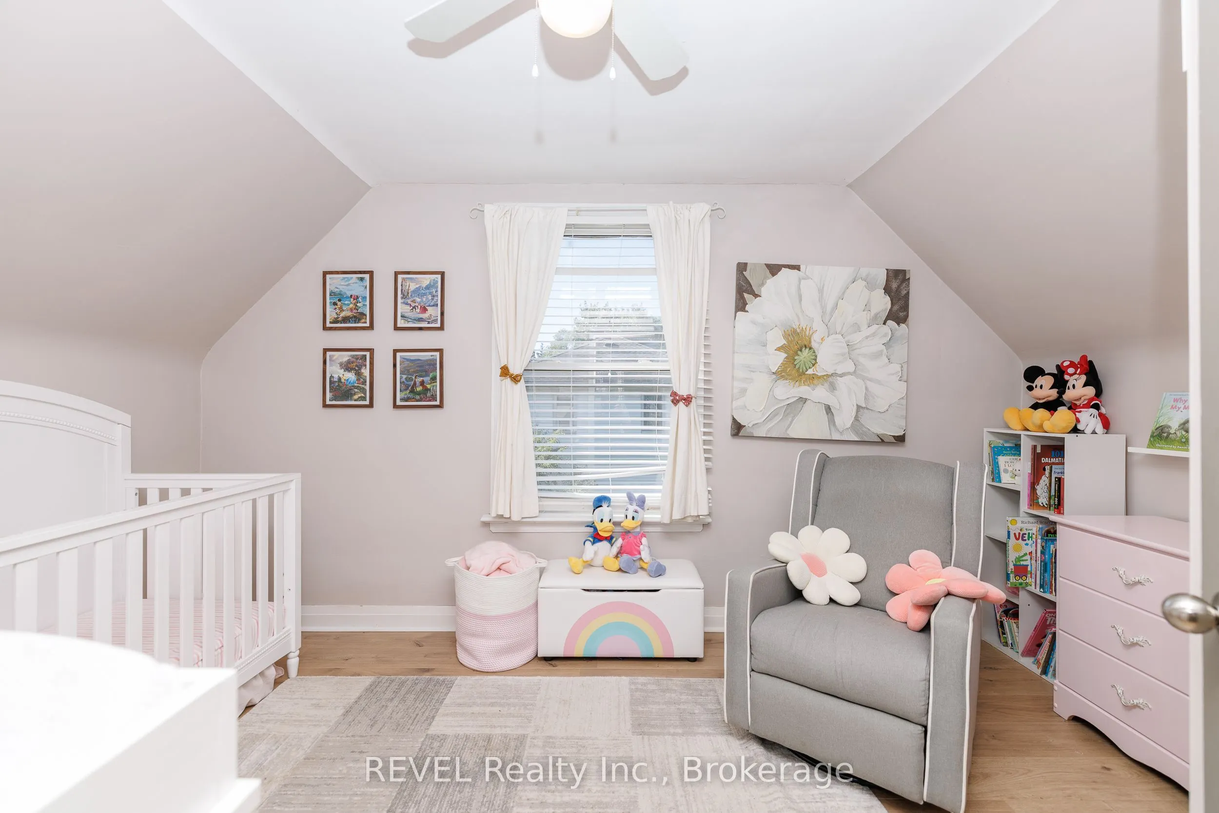 5608 Glamis Crescent