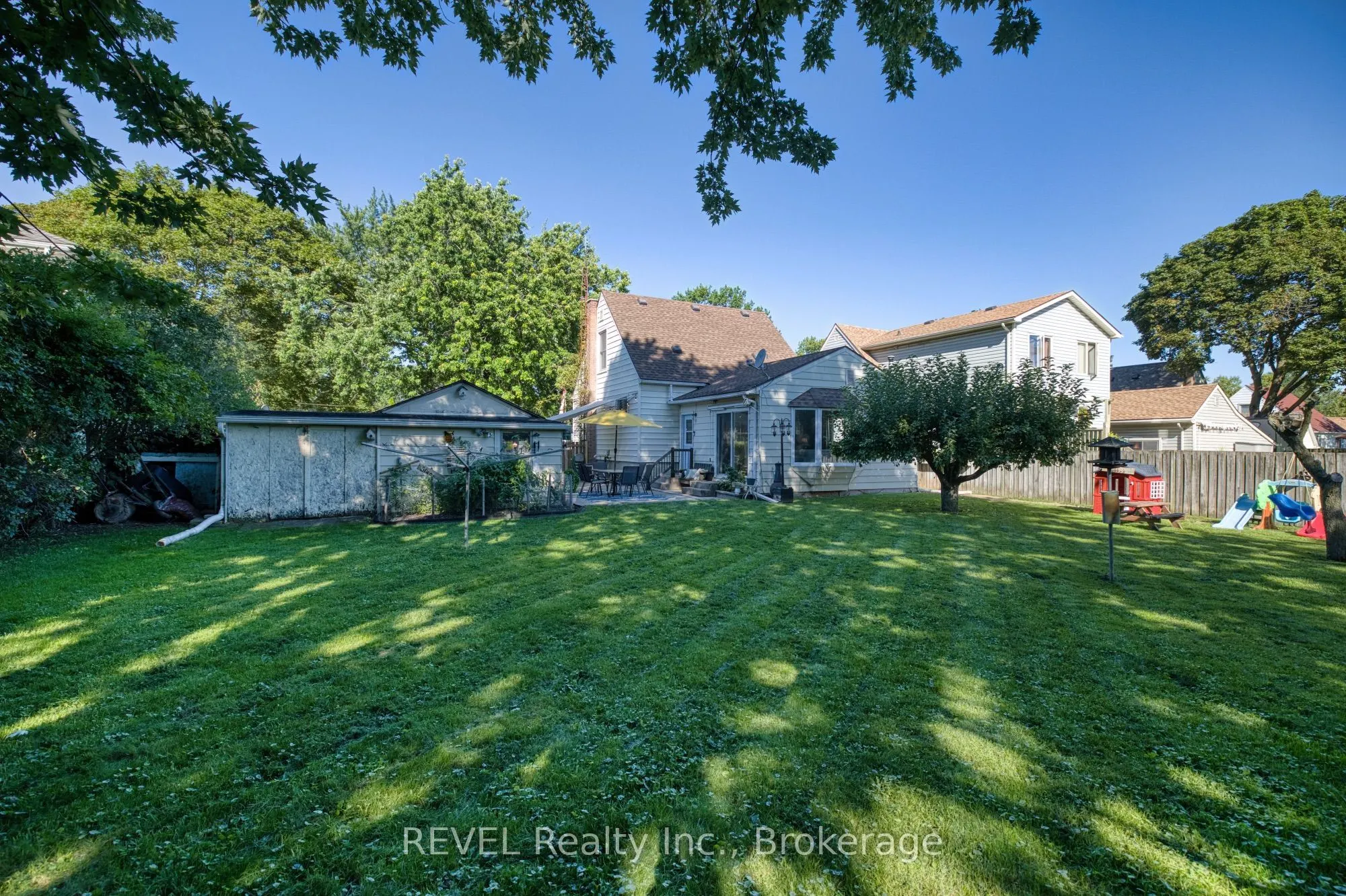 5608 Glamis Crescent