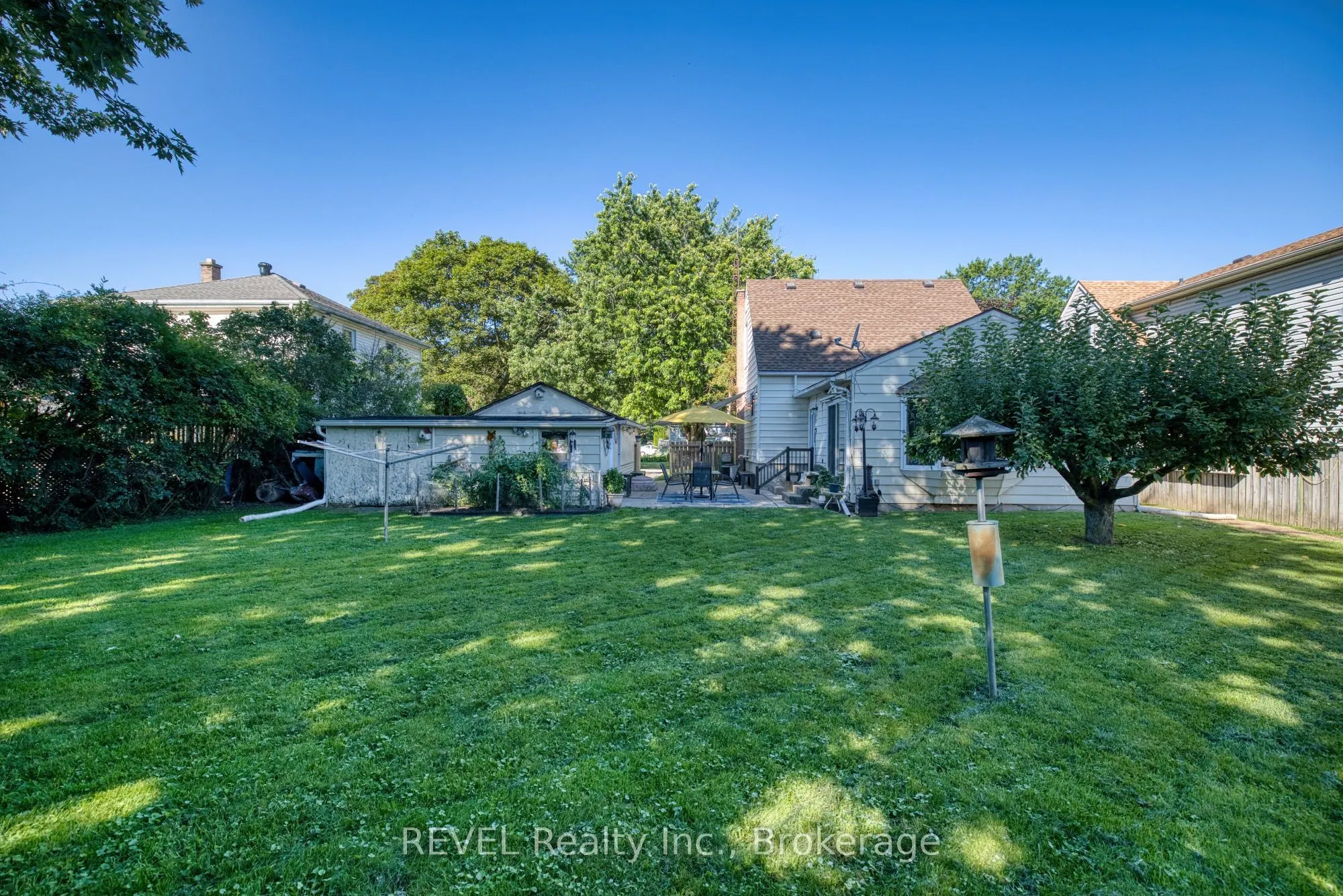 5608 Glamis Crescent