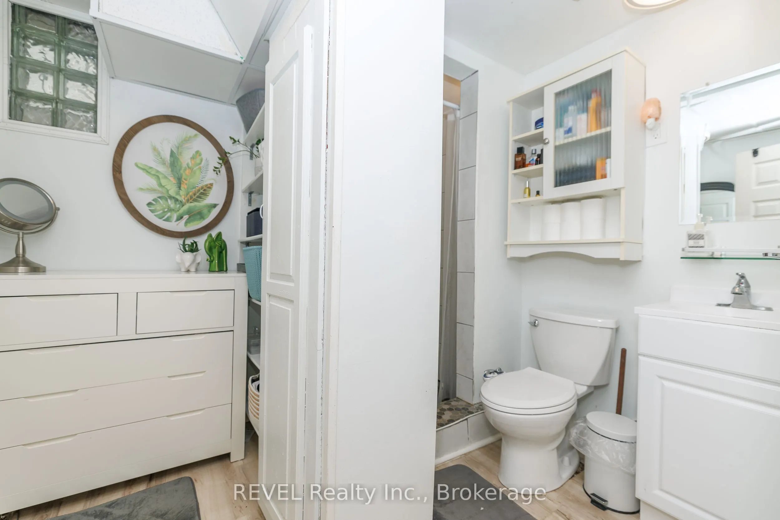 5608 Glamis Crescent