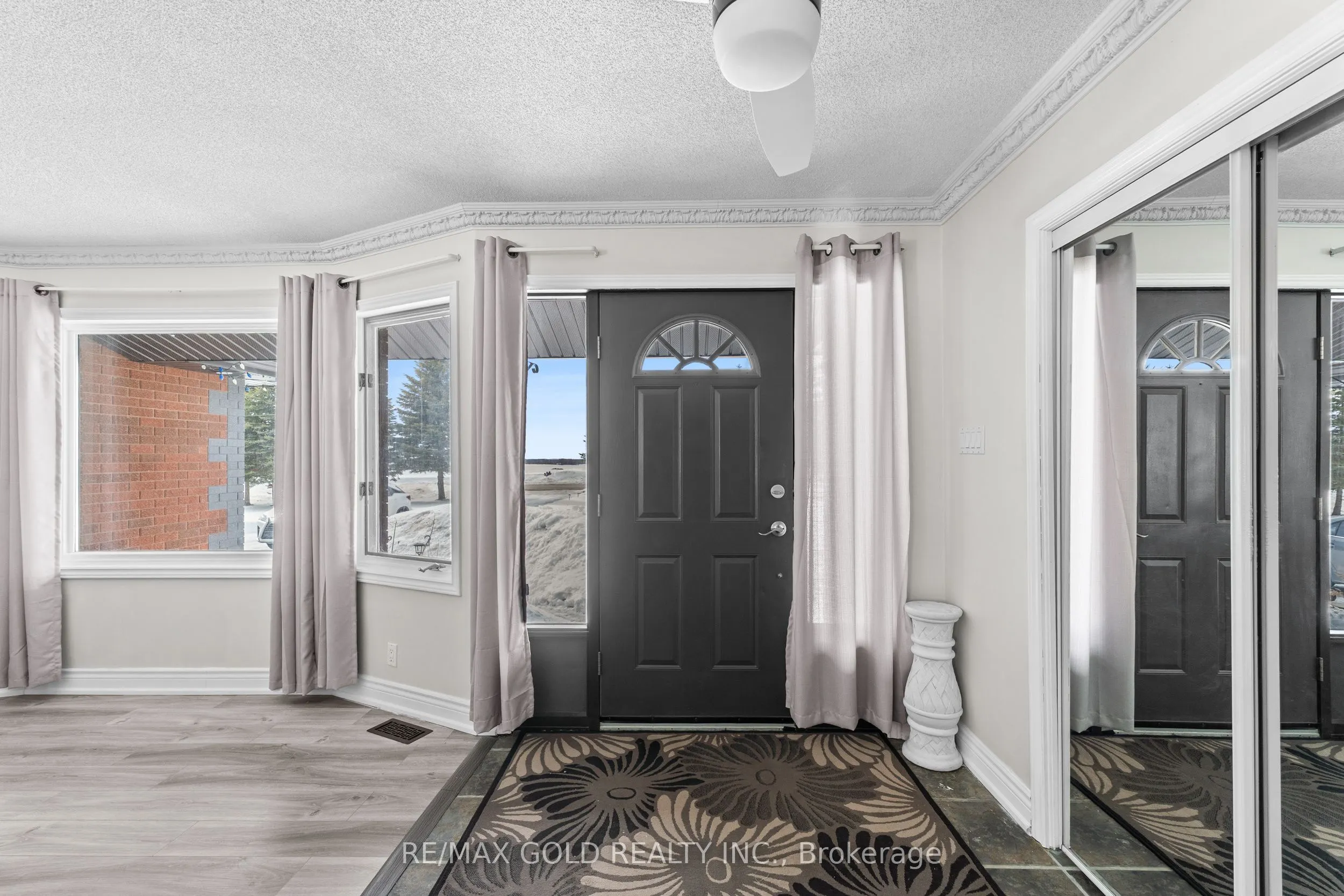 554421 Mono - Amaranth Townline