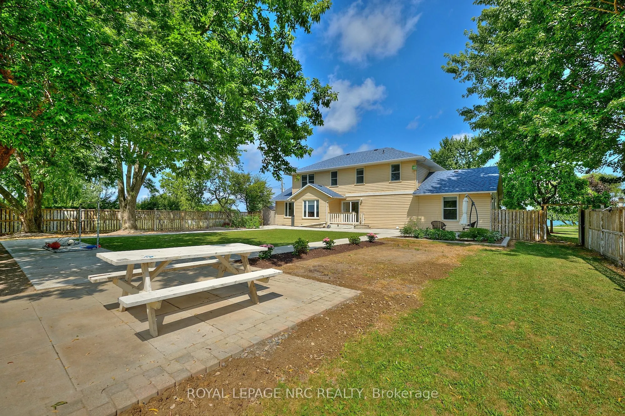 4040 Lakeshore Road