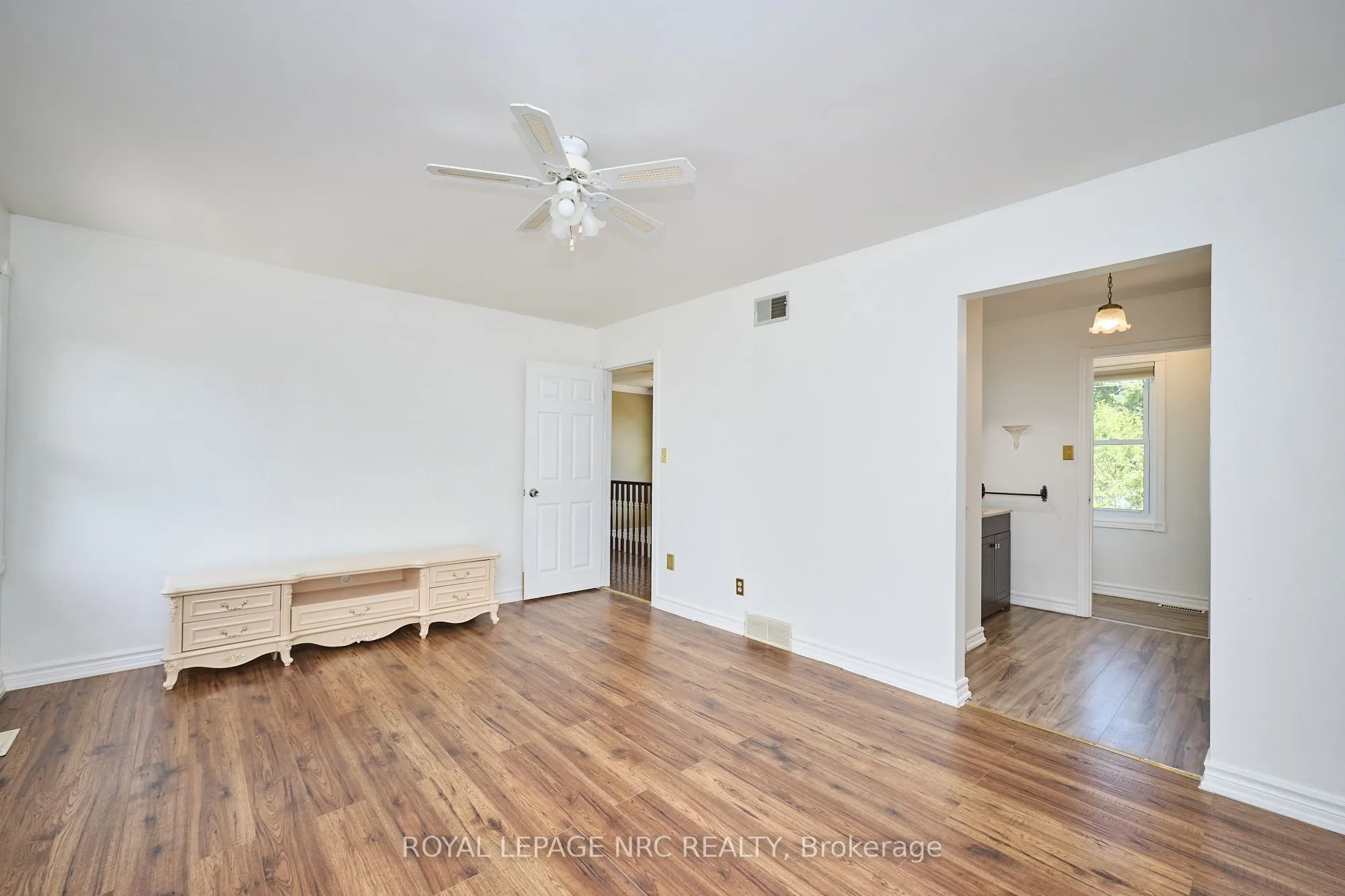 4040 Lakeshore Road