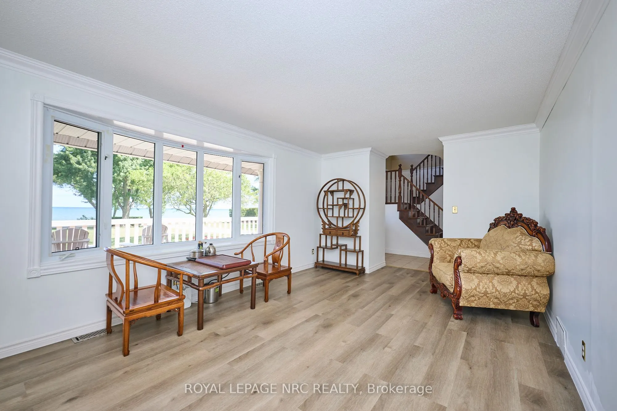 4040 Lakeshore Road