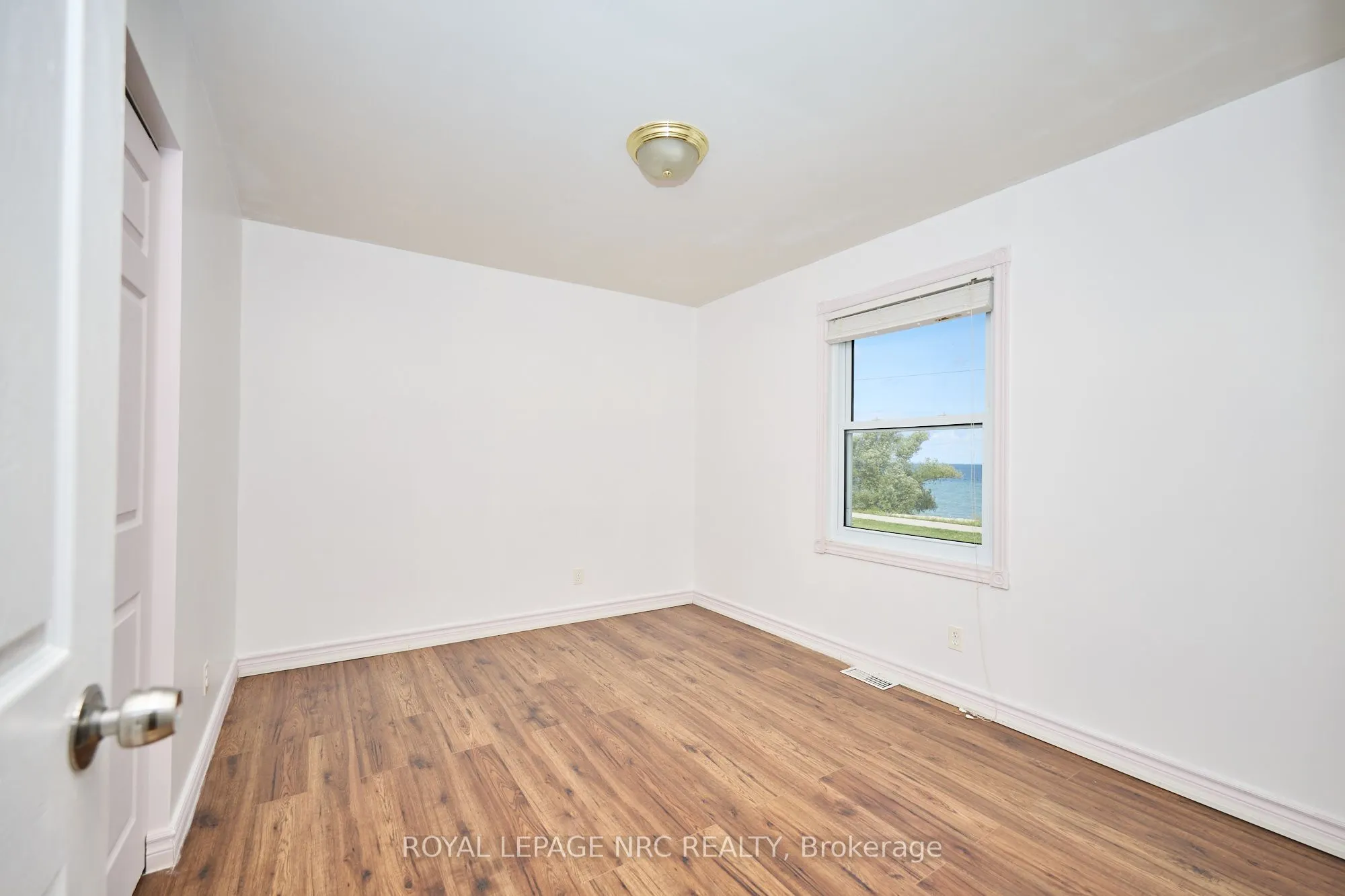 4040 Lakeshore Road
