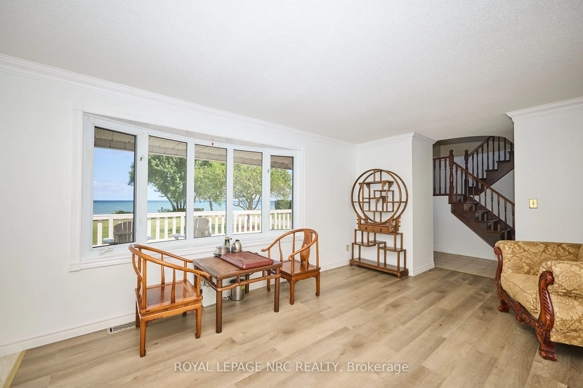 4040 Lakeshore Road