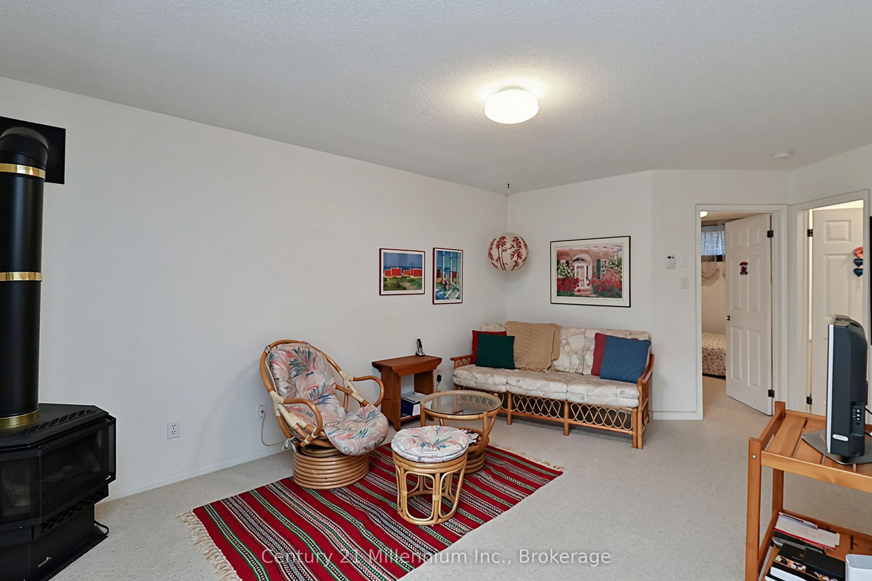 150 Victoria Street S #147