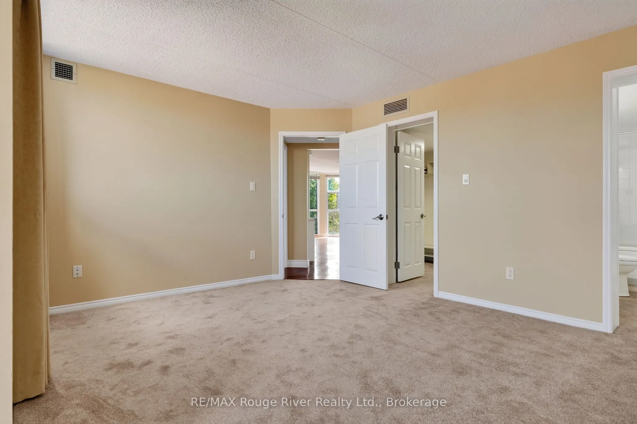 1 Queen Street #402