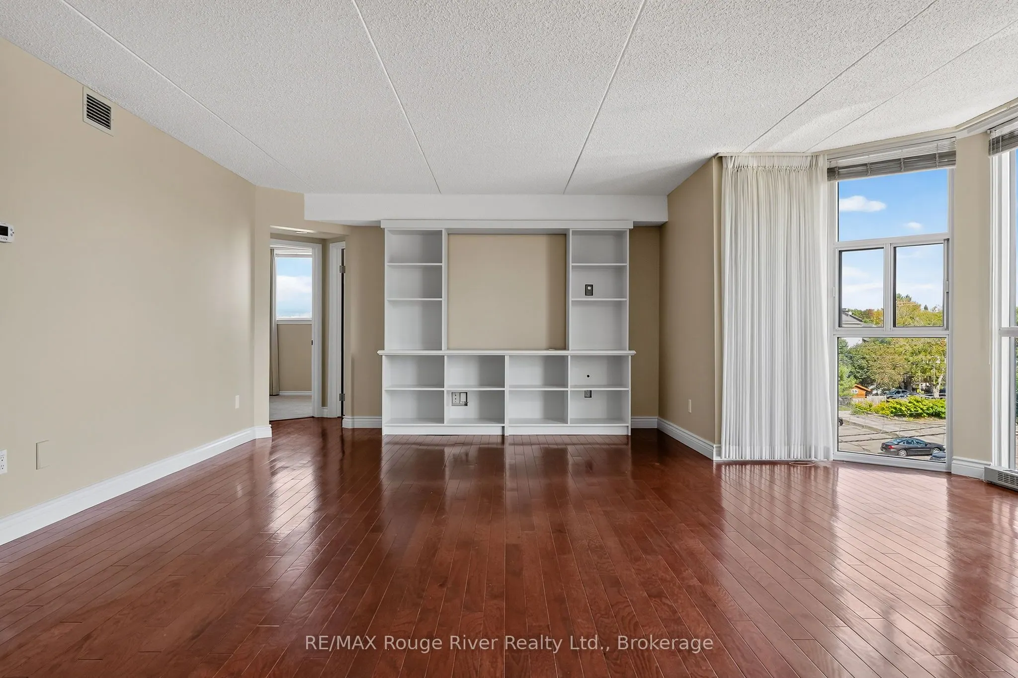 1 Queen Street #402
