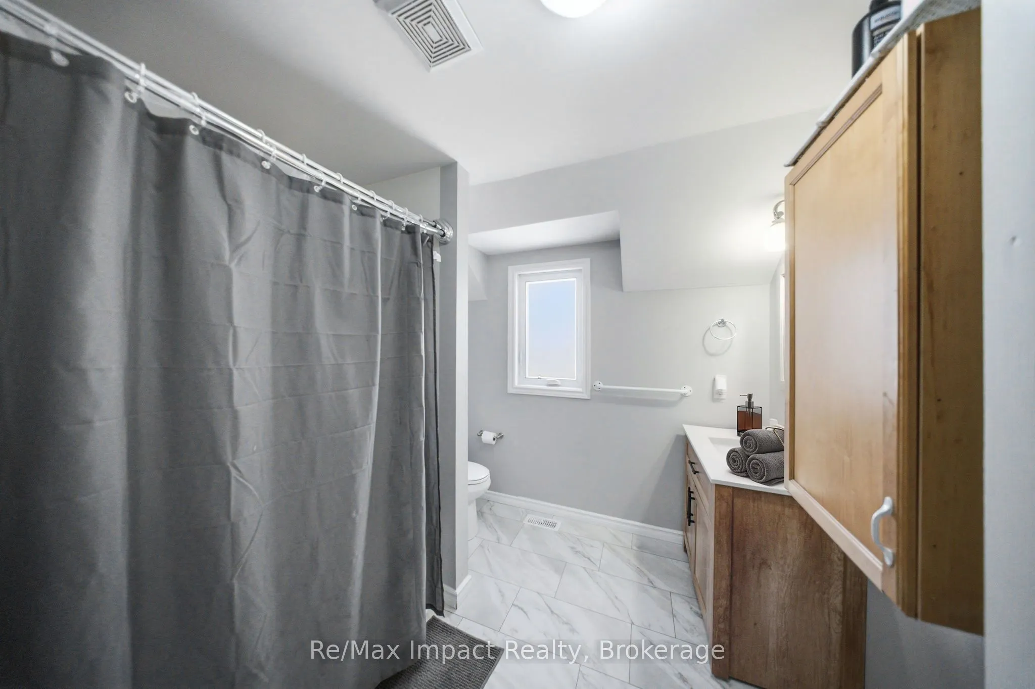 7 University Avenue E