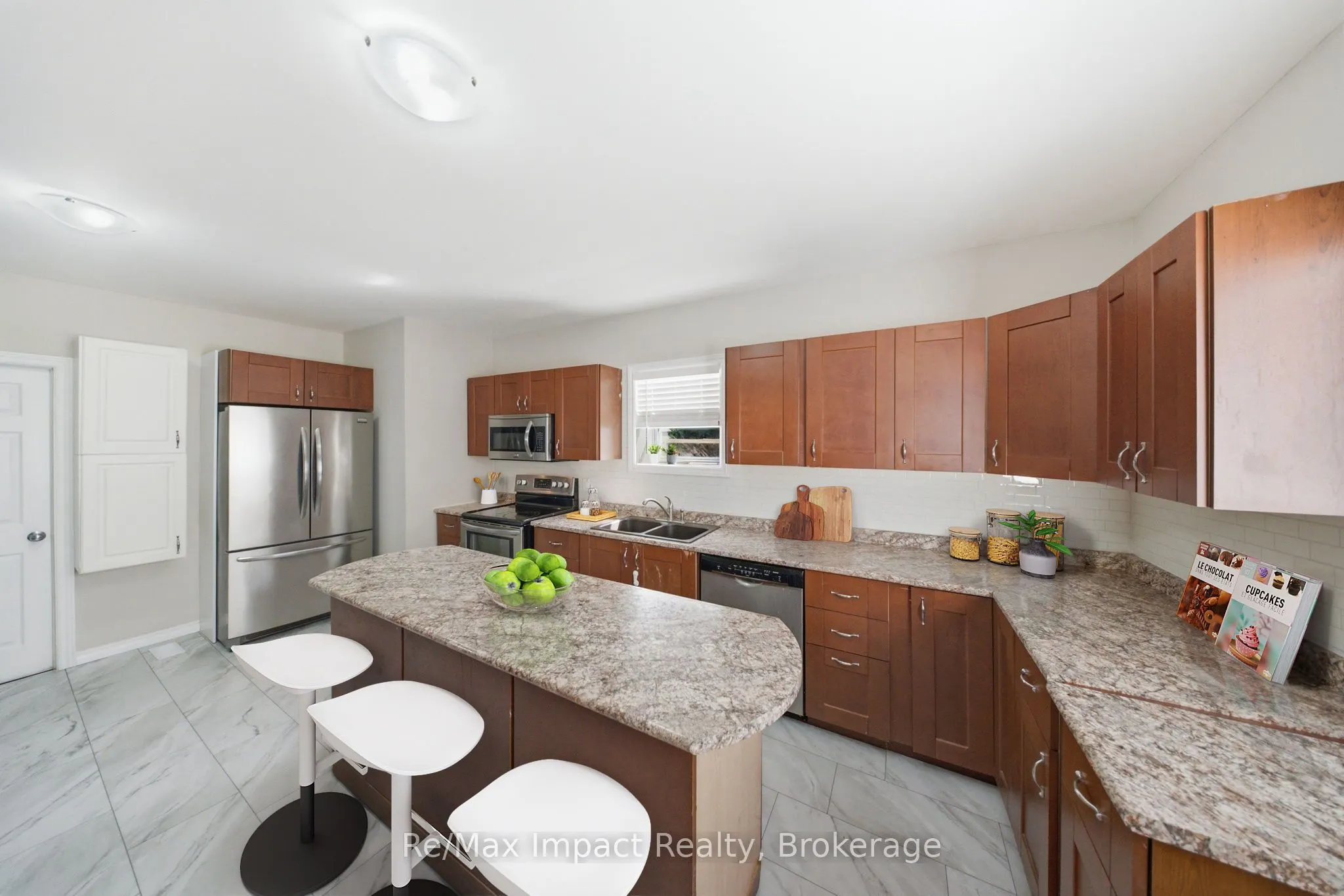 7 University Avenue E