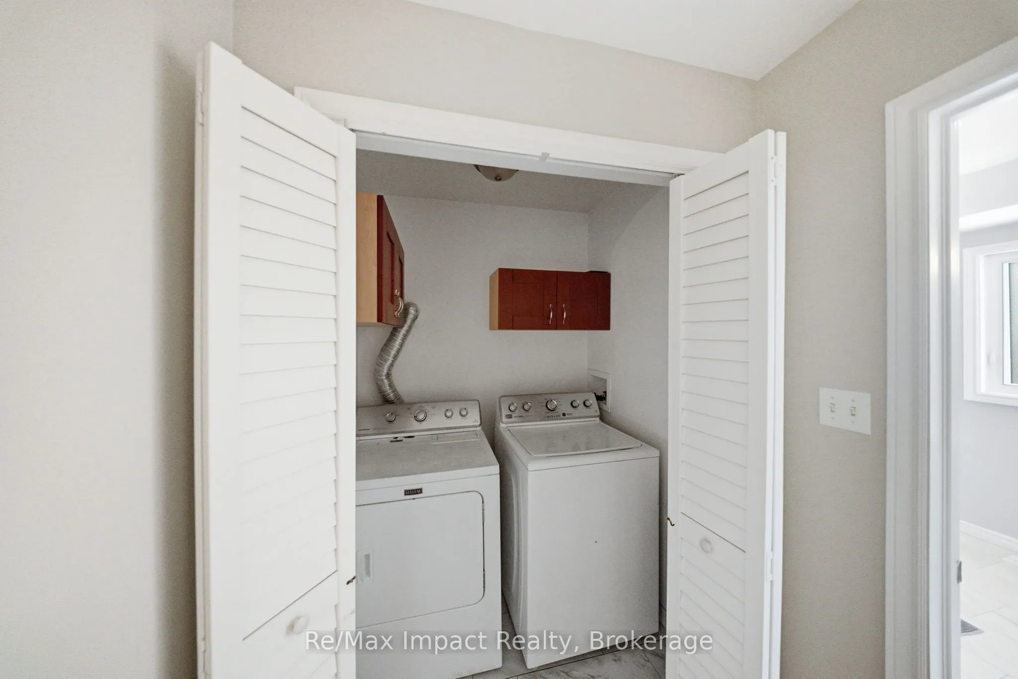 7 University Avenue E