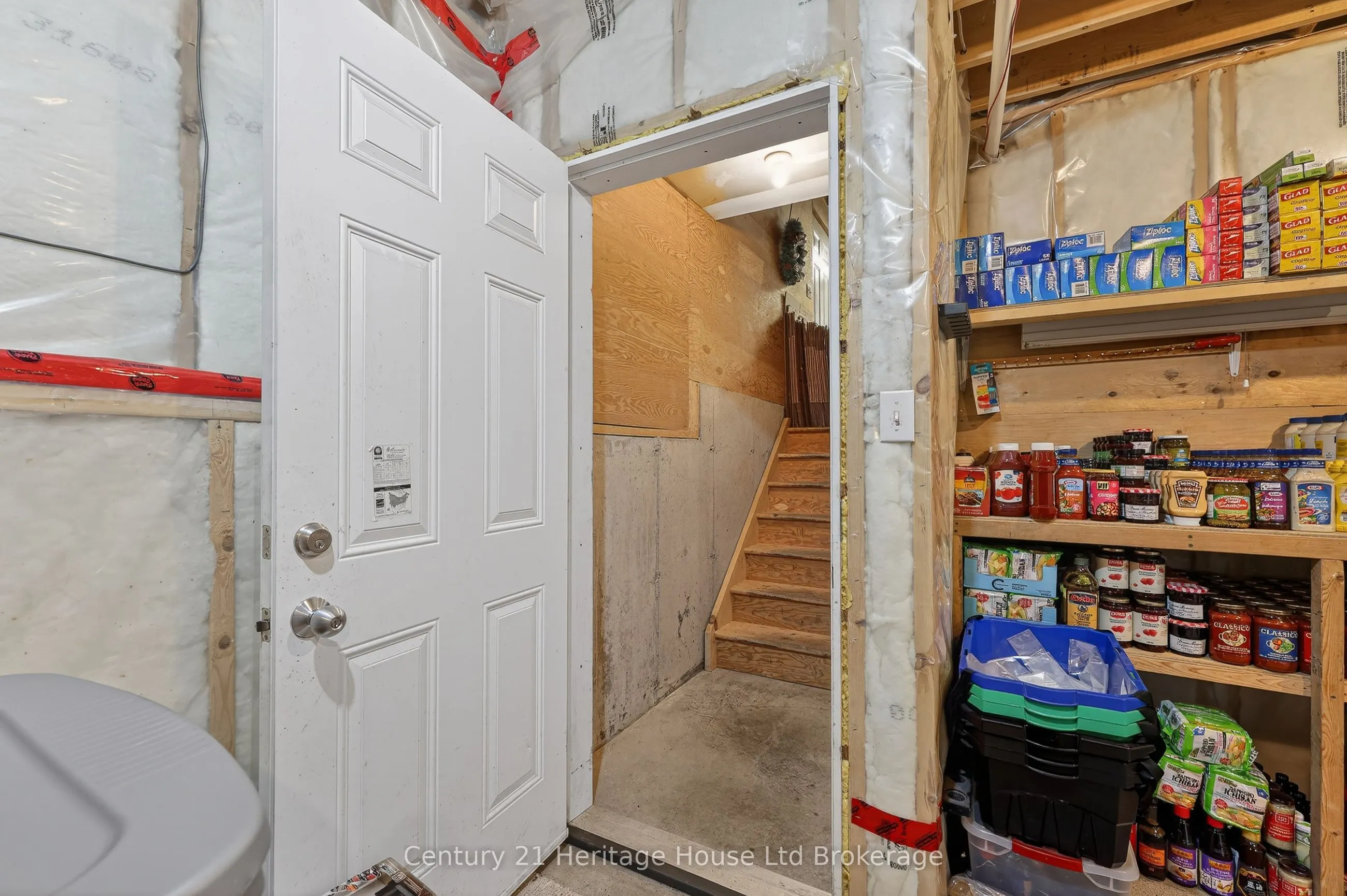 9 West Street N