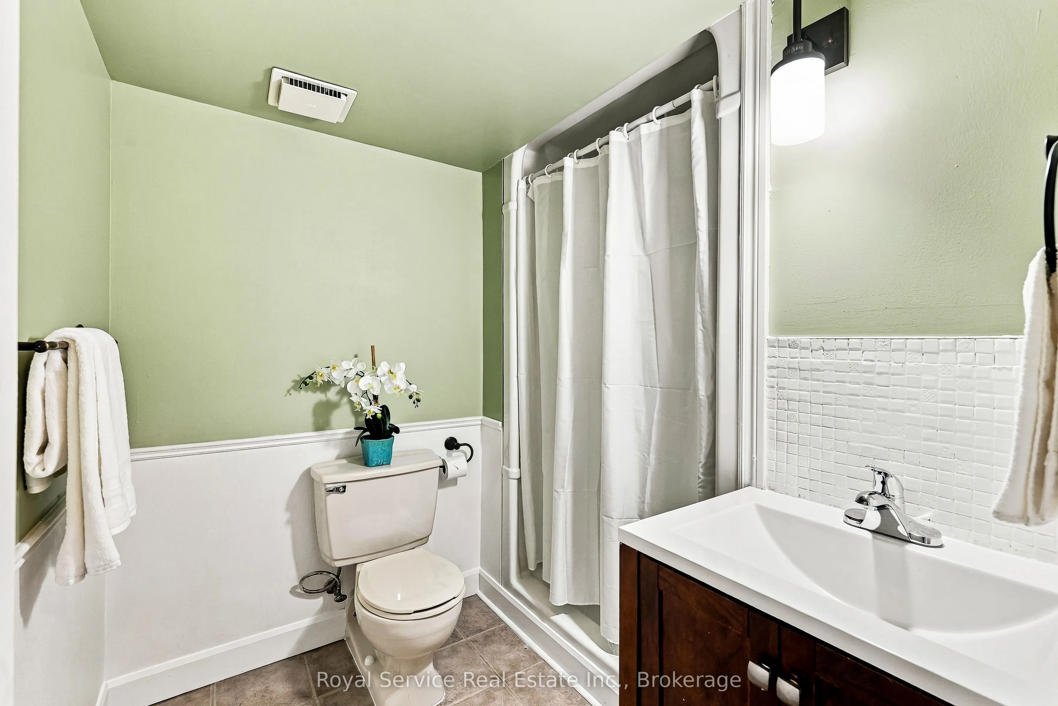 38 Burnham Avenue