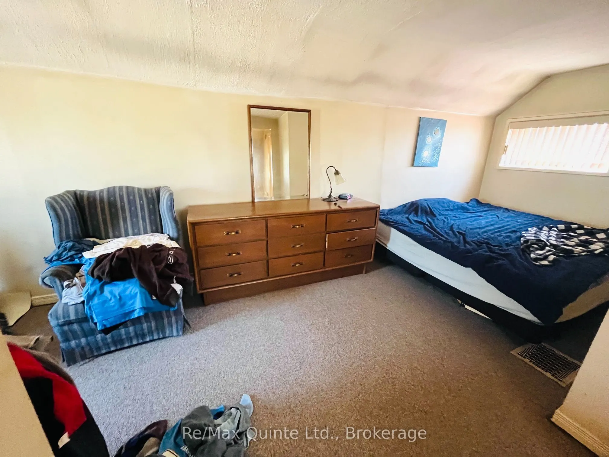 92 Foster Avenue S
