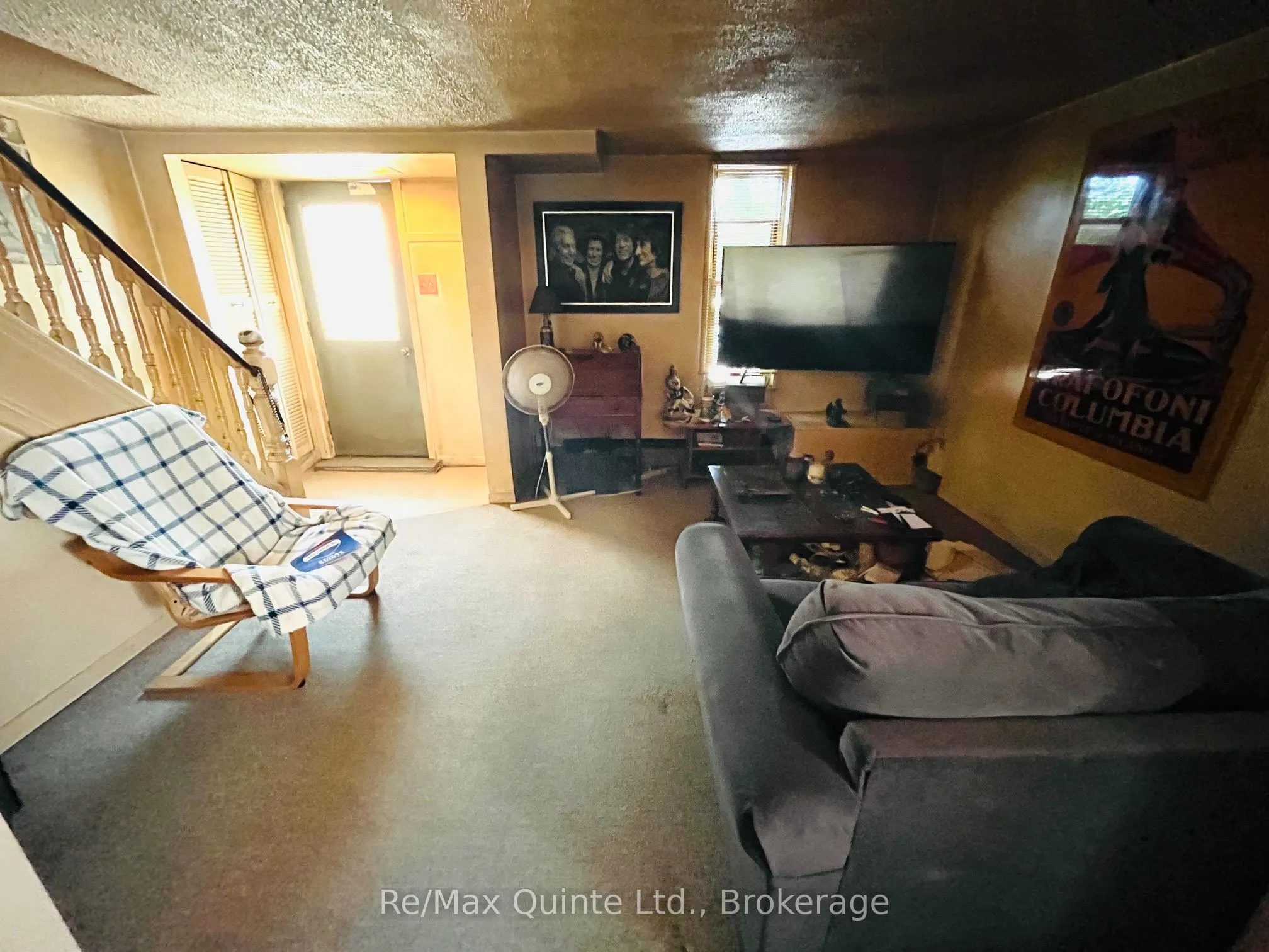 92 Foster Avenue S
